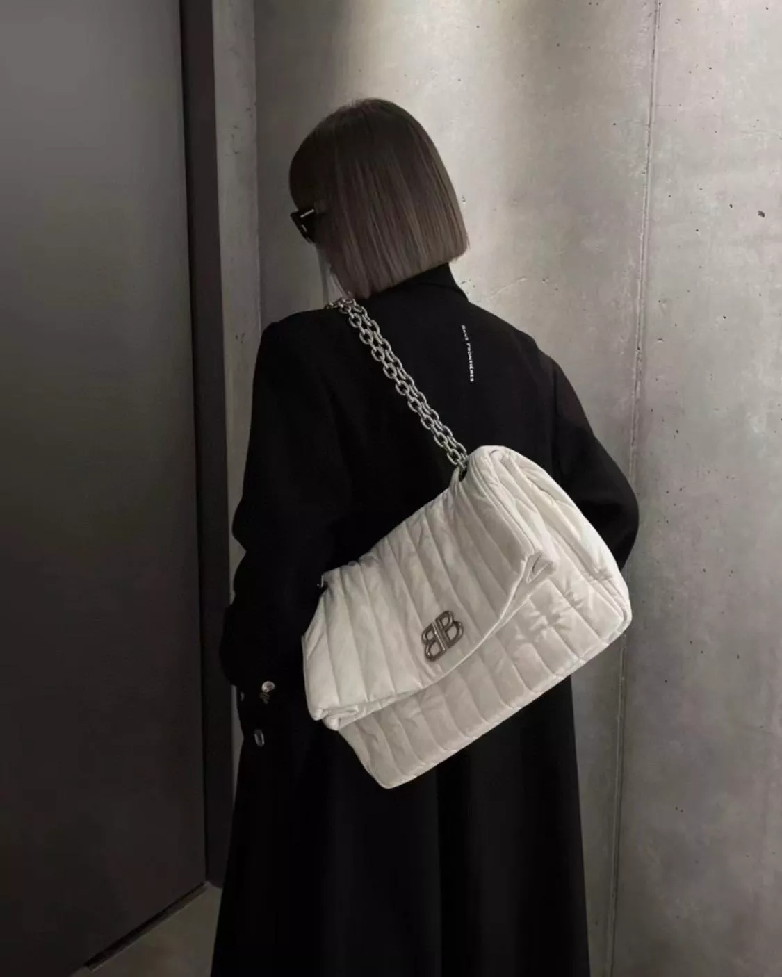 Balenciaga 巴黎世家 豎紋monaco蓬蓬包/枕頭包 白銀中號 32.5cm