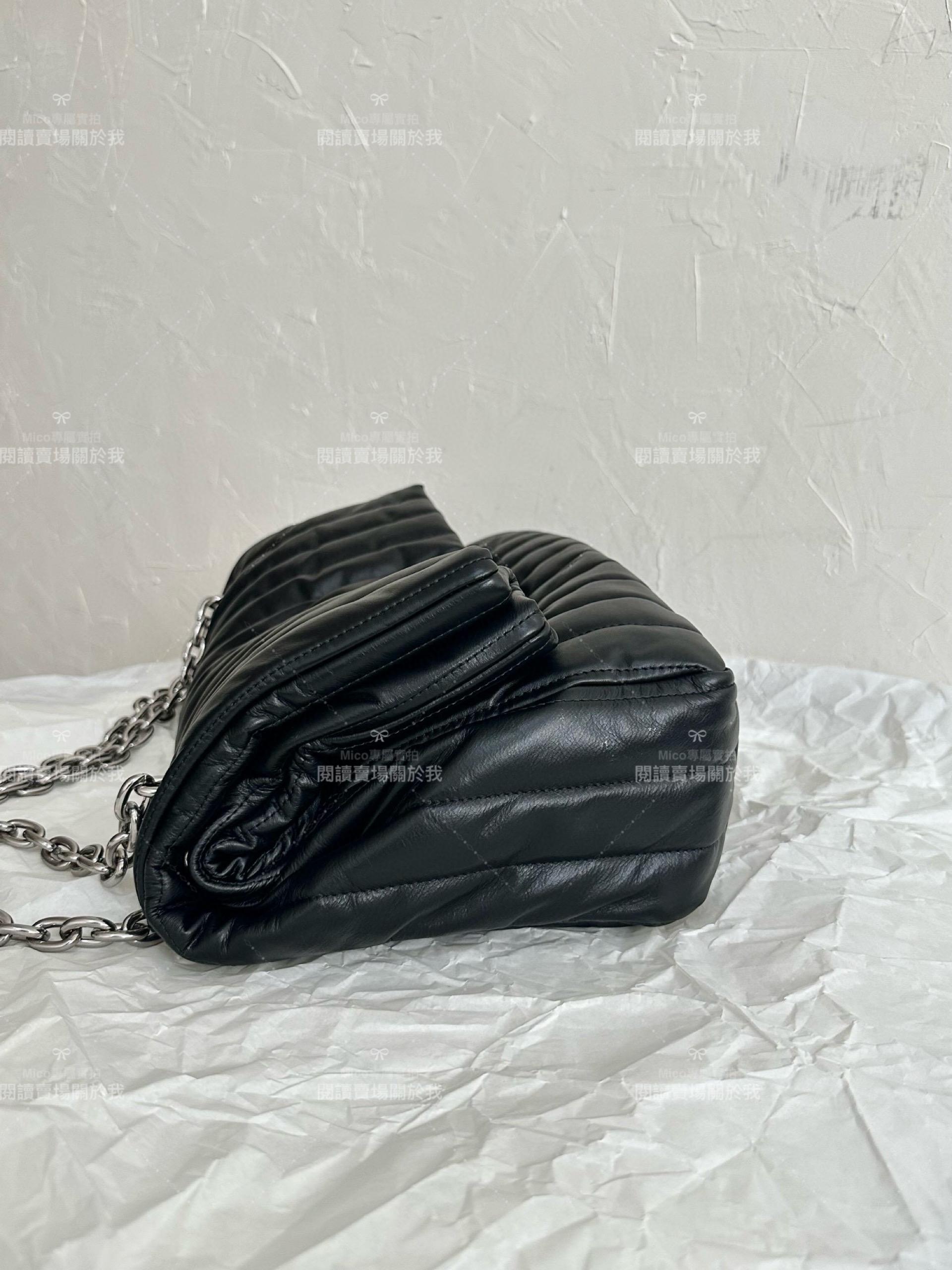 Balenciaga 巴黎世家 豎紋monaco蓬蓬包/枕頭包 黑銀中號 32.5cm 男女皆可