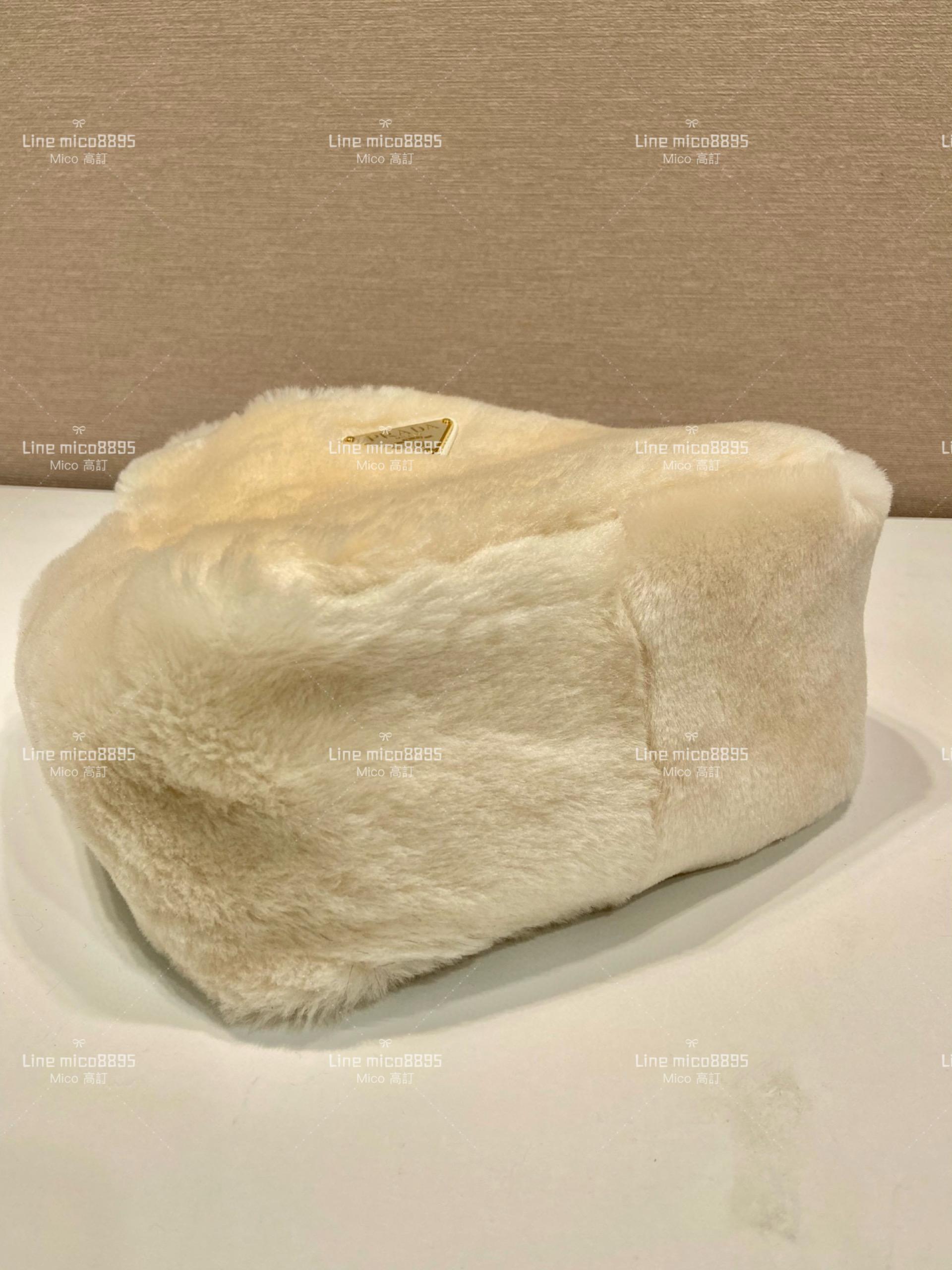 PRADA 杏色羊毛手提水桶包 18cm