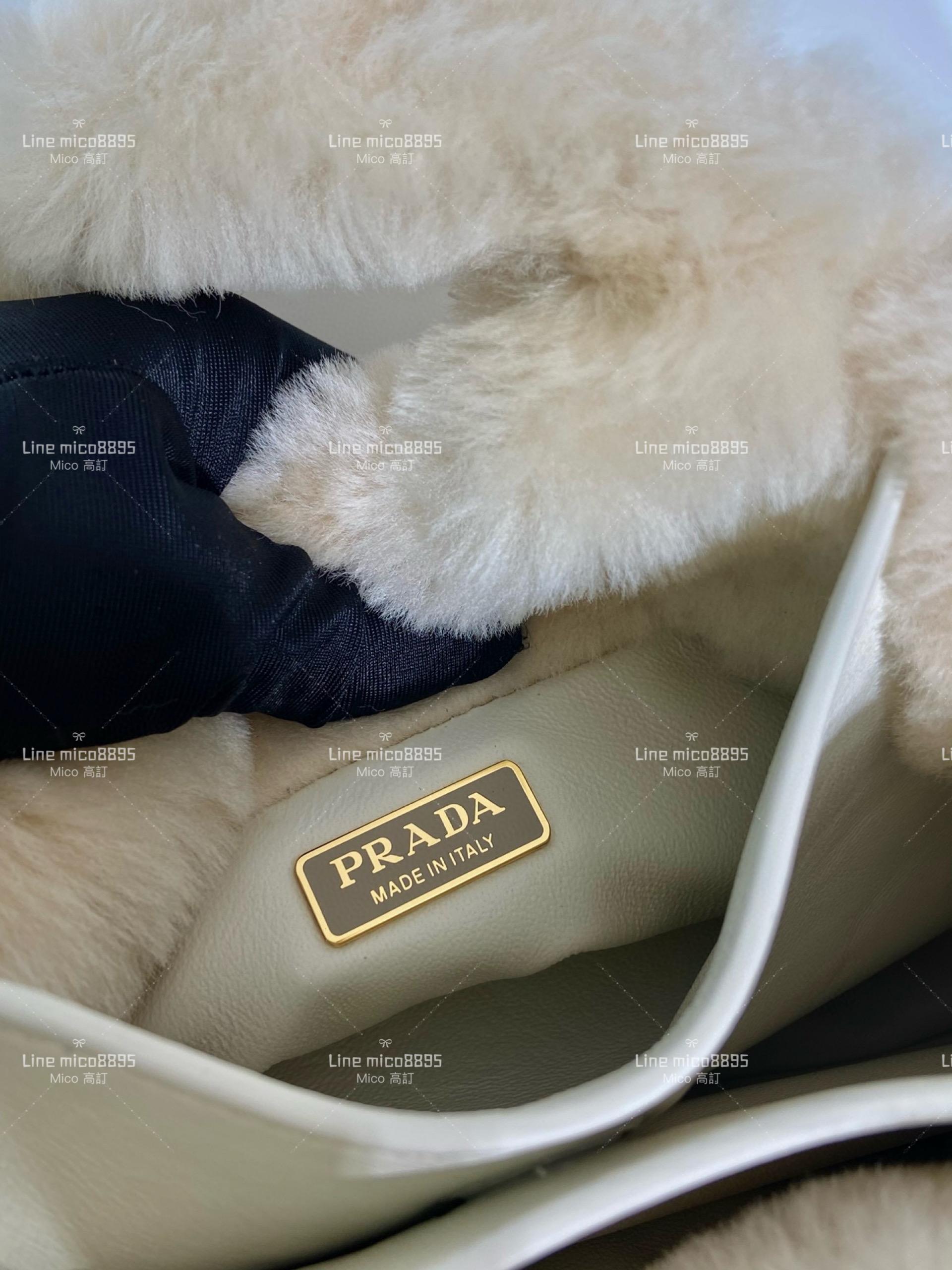 PRADA 杏色羊毛手提水桶包 18cm