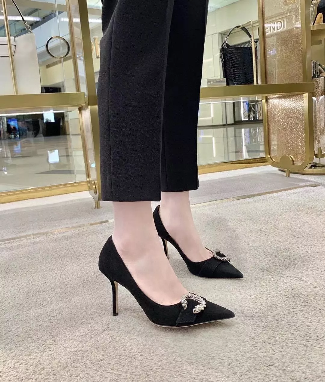 JIMMY CHOO 小尖頭 黑色絨面 C釦水鑽高跟鞋 8.5cm 35-40