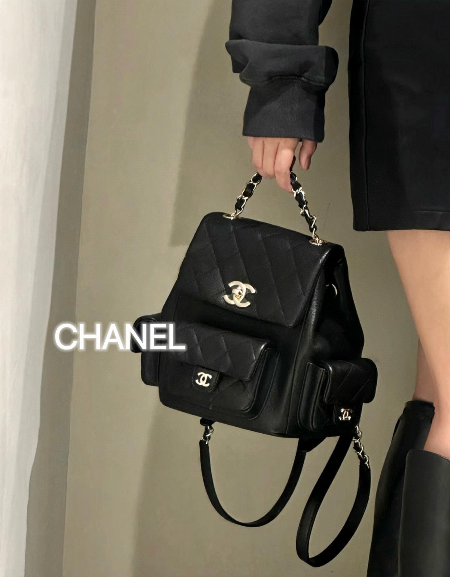 CHANEL 23K 坦克背包/雙肩包/炸藥包 大號黑色荔枝皮/金釦 21cm