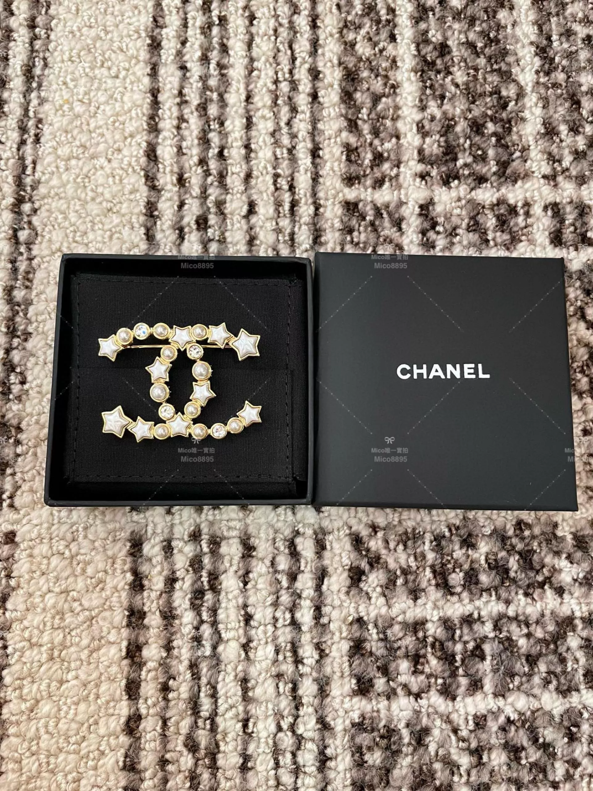 CHANEL 星星珍珠水鑽雙C胸針 日常配戴款