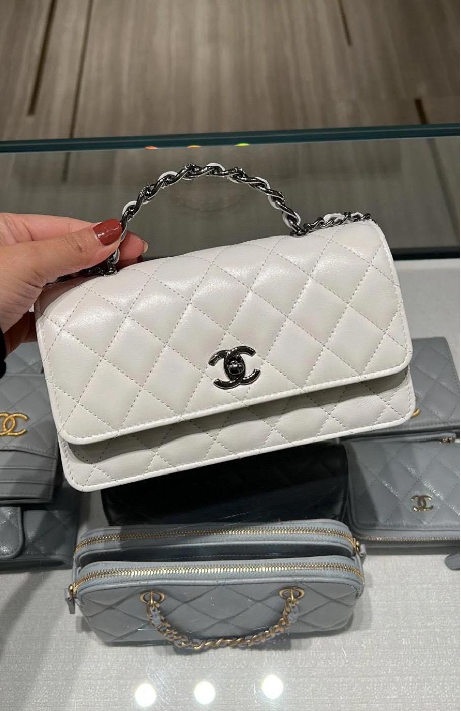 CHANEL23k水鑽手柄WOC 斜跨錢包 白色/牛皮 19cm