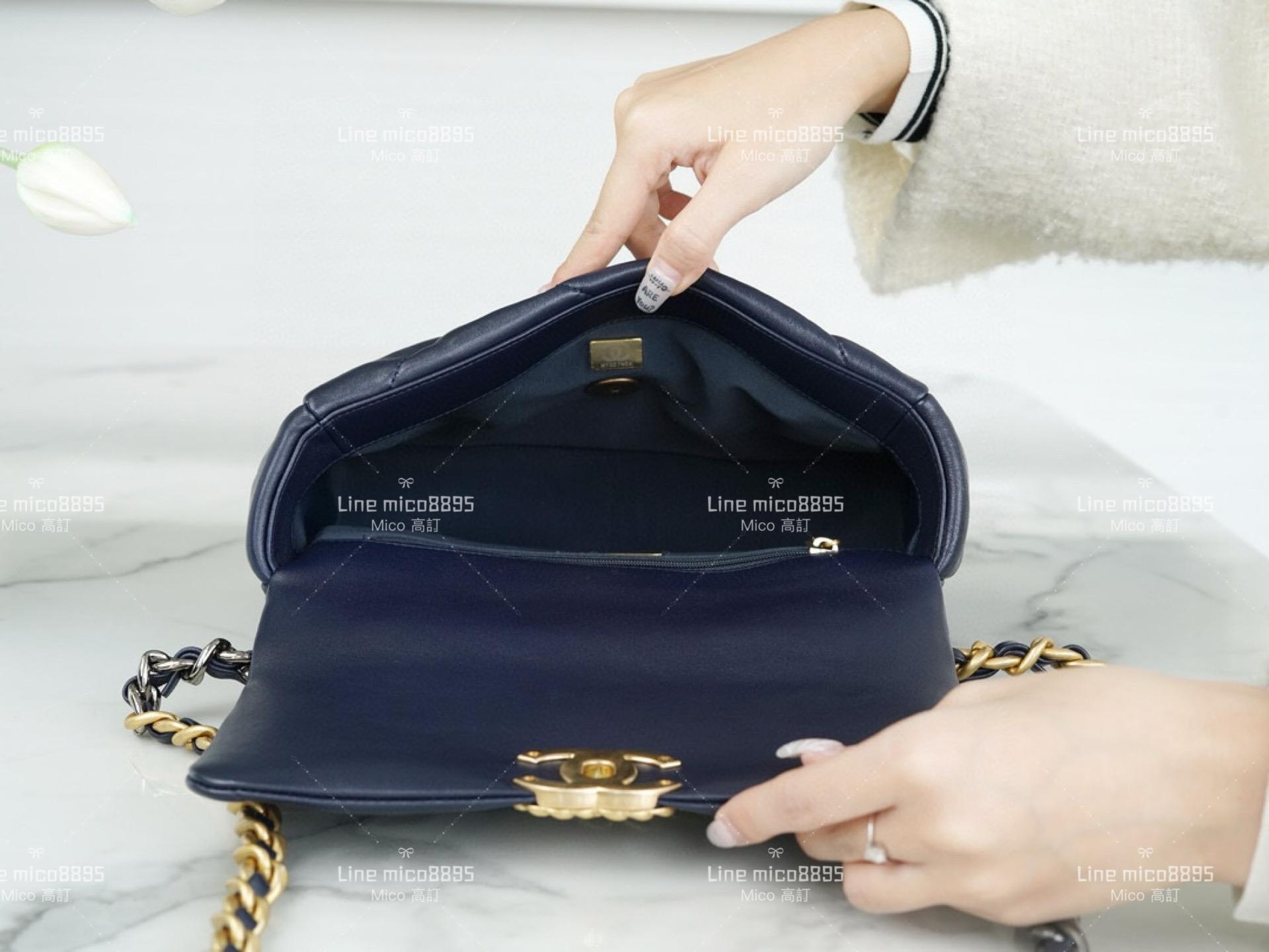 CHANEL 經典款 19Bag 枕頭包 19包 深藍色山羊皮/小號/26cm 老佛爺遺作