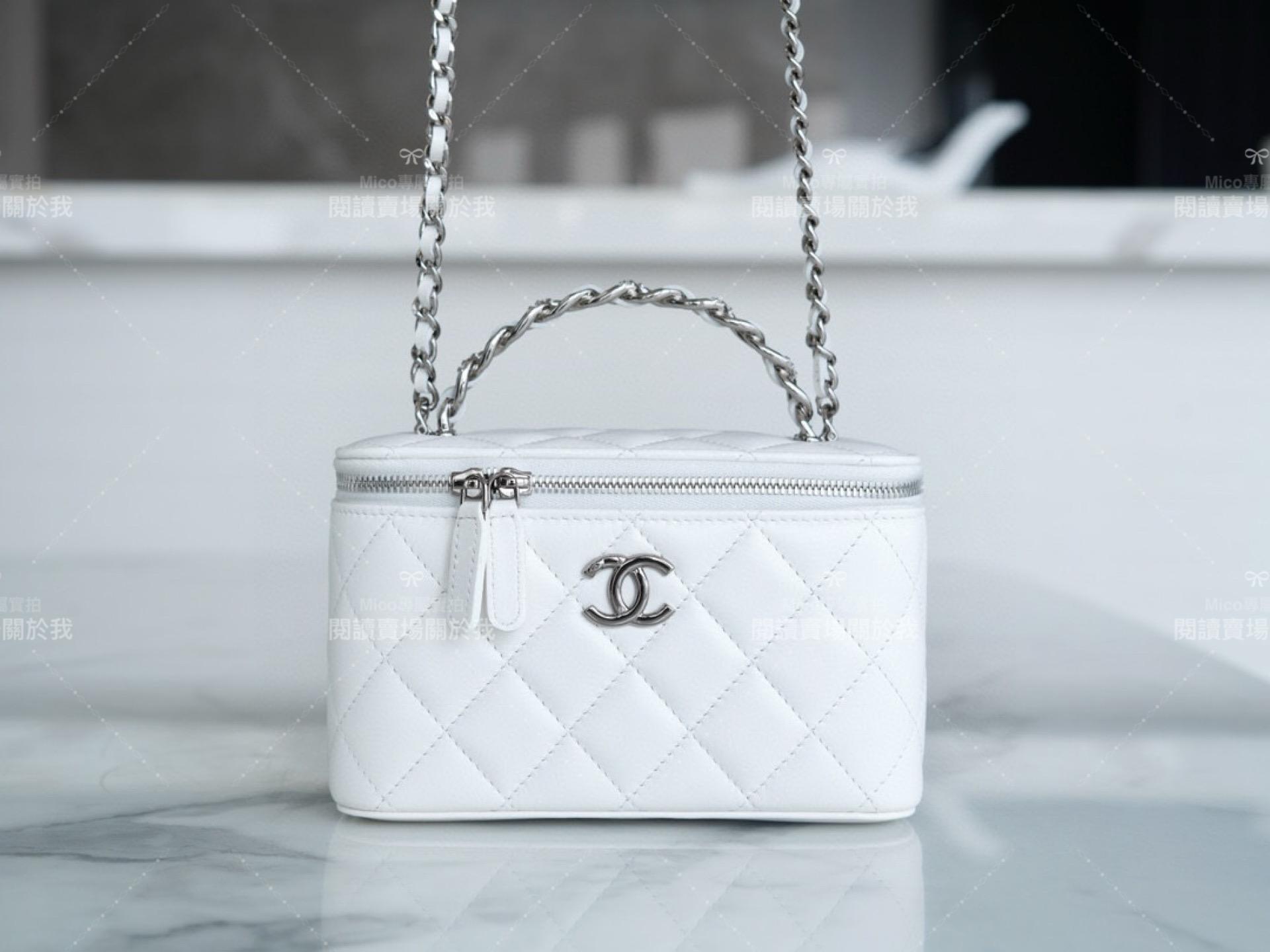 CHANEL 23k 水鑽手柄長盒子化妝包 牛皮/白色 17cm