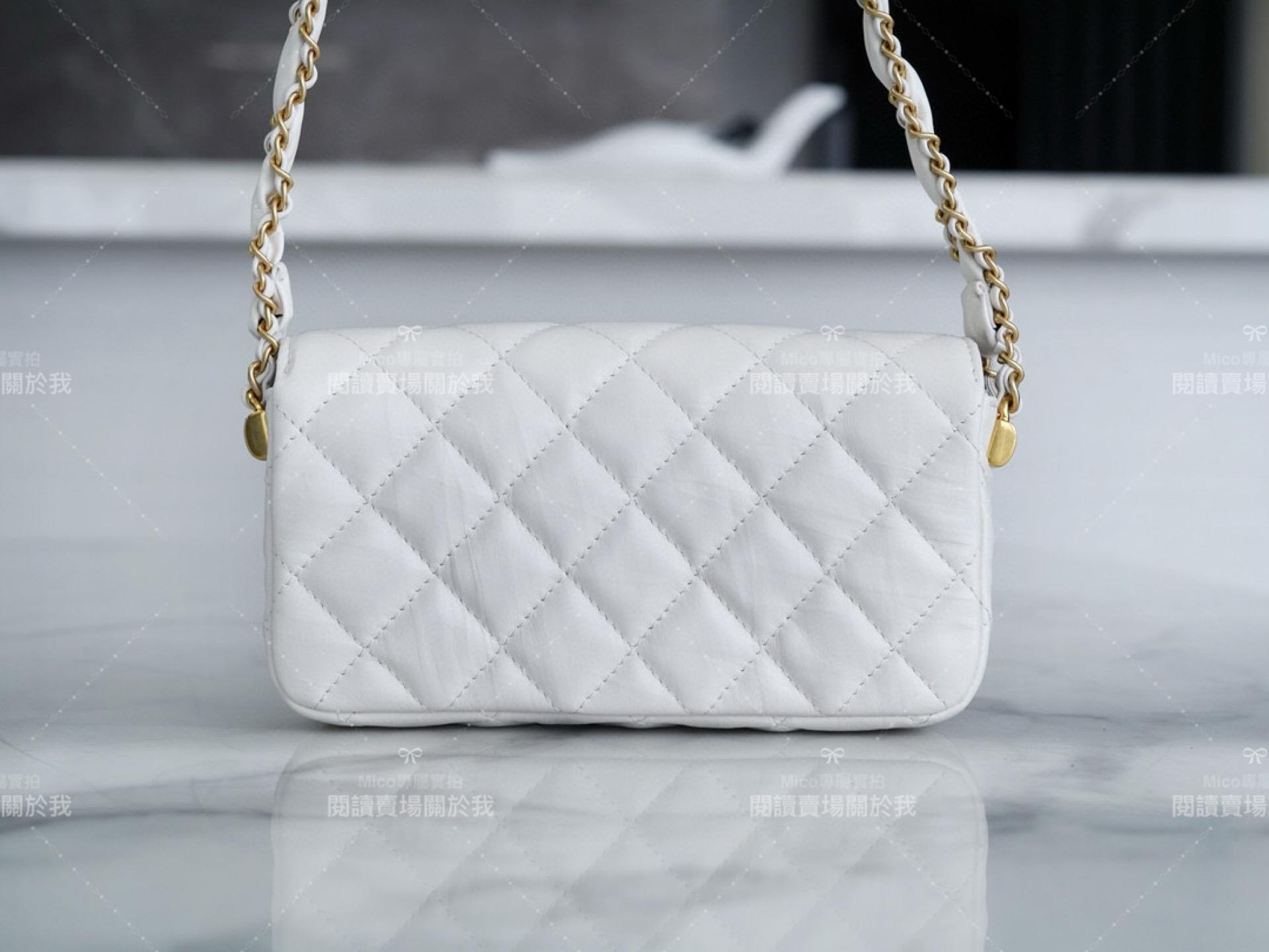 CHANEL 23k 秋冬系列19 寬肩帶法棍包 白色 17.5cm