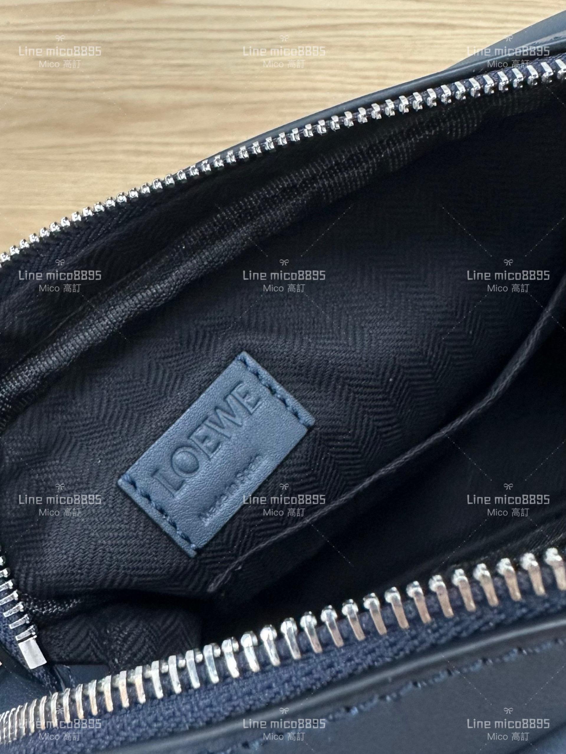 Loewe XS military messenger 經典信使包 深藍色平紋｜刺繡寬肩帶斜跨包 郵差包 男女同款 情侶款 23cm