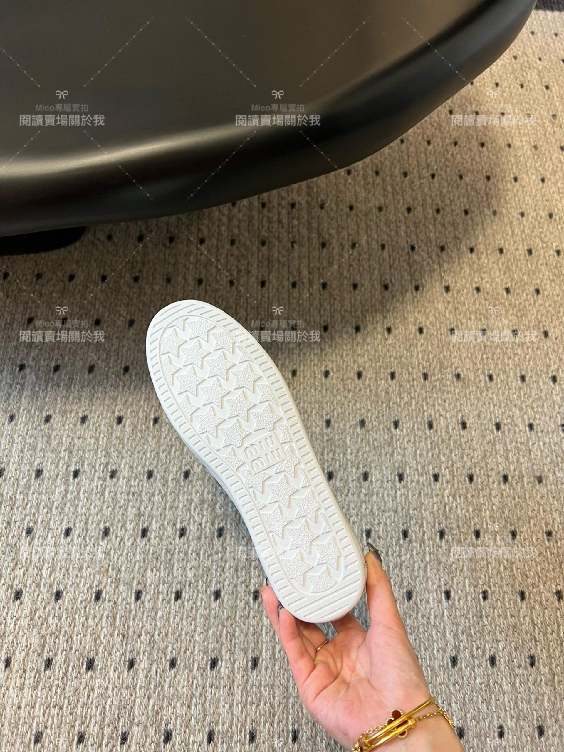 Miumiu 英倫風 學院風 擦色牛皮白 軟底繫帶樂福鞋 穆勒鞋 35-40