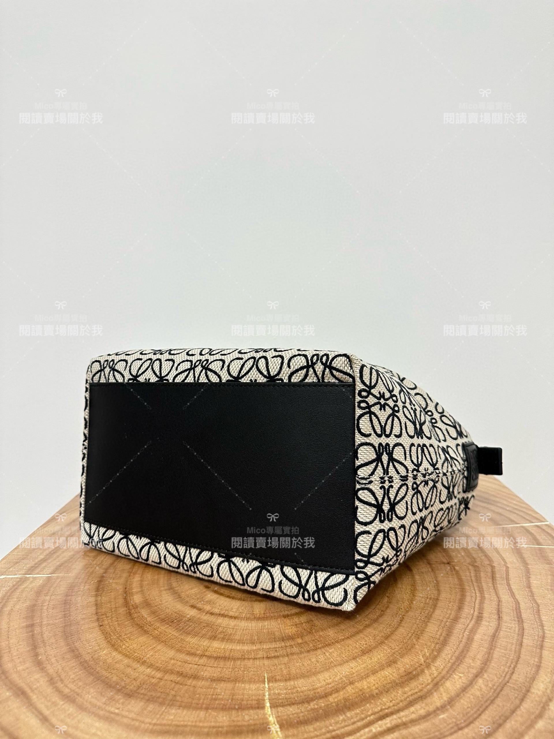 Loewe 黑色提花 Anagram Cubi 飯盒包/腋下包 大號/35cm Anagram提花布和牛皮革