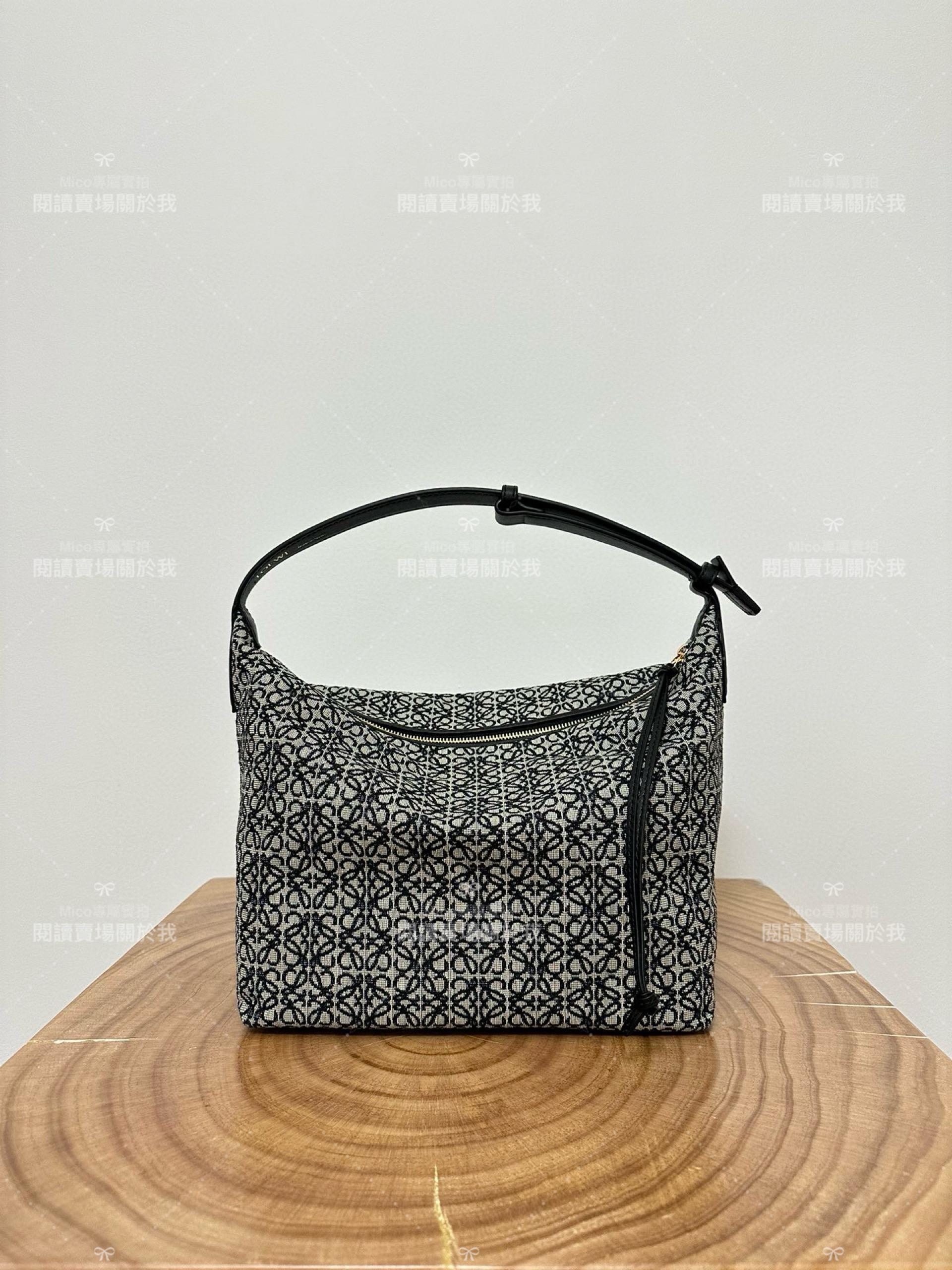 Loewe 藏藍色提花 Anagram Cubi 飯盒包/腋下包 大號/35cm Anagram提花布和牛皮革