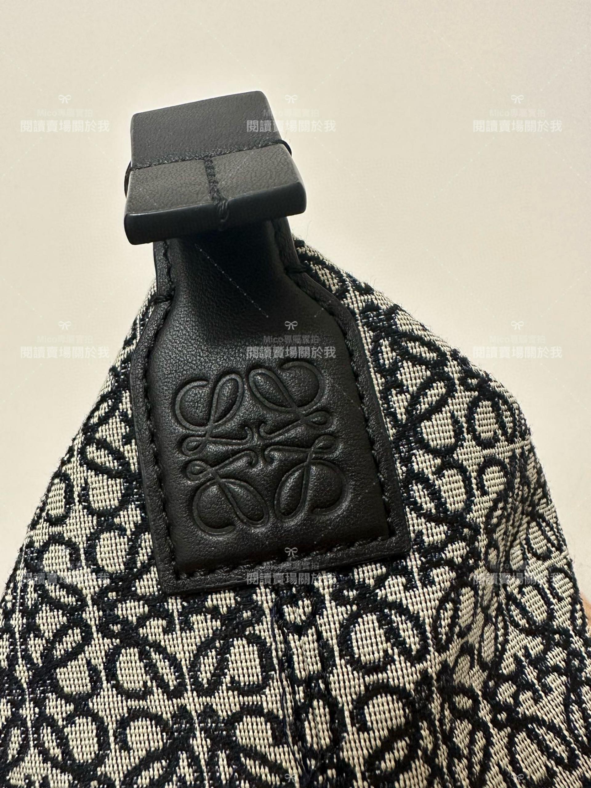 Loewe 藏藍色提花 Anagram Cubi 飯盒包/腋下包 大號/35cm Anagram提花布和牛皮革