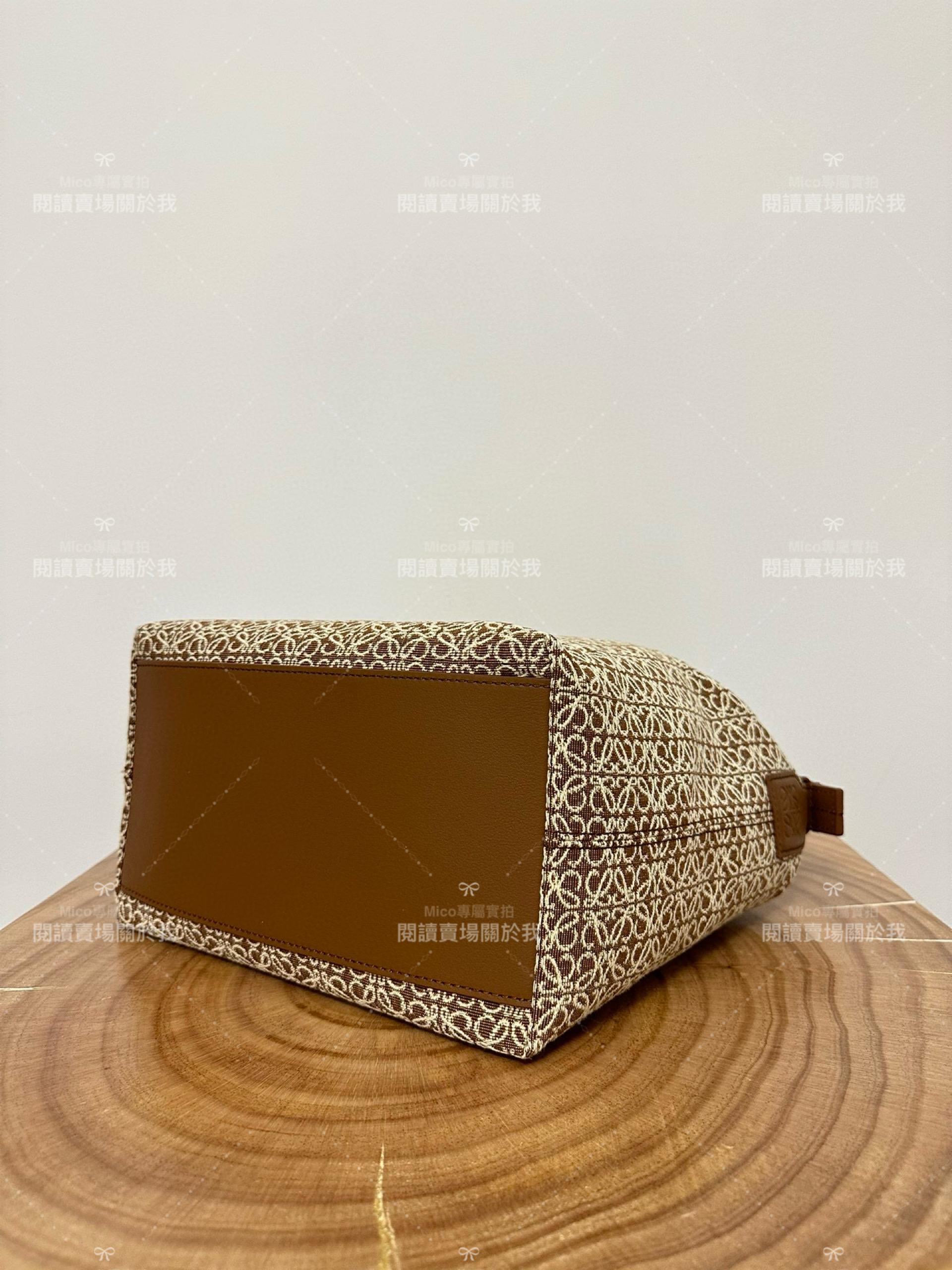 Loewe 焦糖色Anagram Cubi 飯盒包/腋下包 大號/35cm 帆布包 Anagram提花布和牛皮革