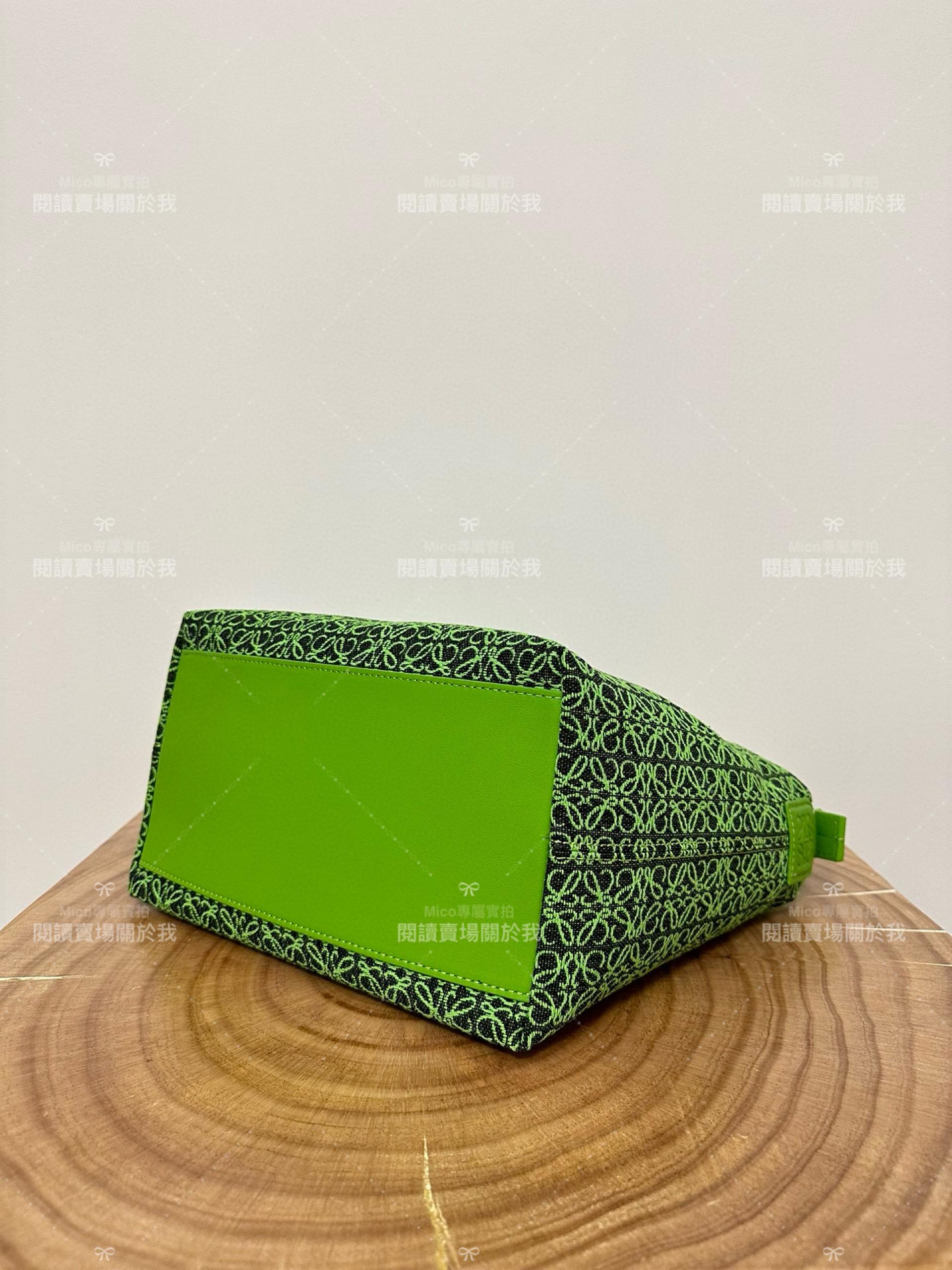 Loewe 螢光綠Anagram Cubi 飯盒包/腋下包 大號/35cm 帆布包 Anagram提花布和牛皮革