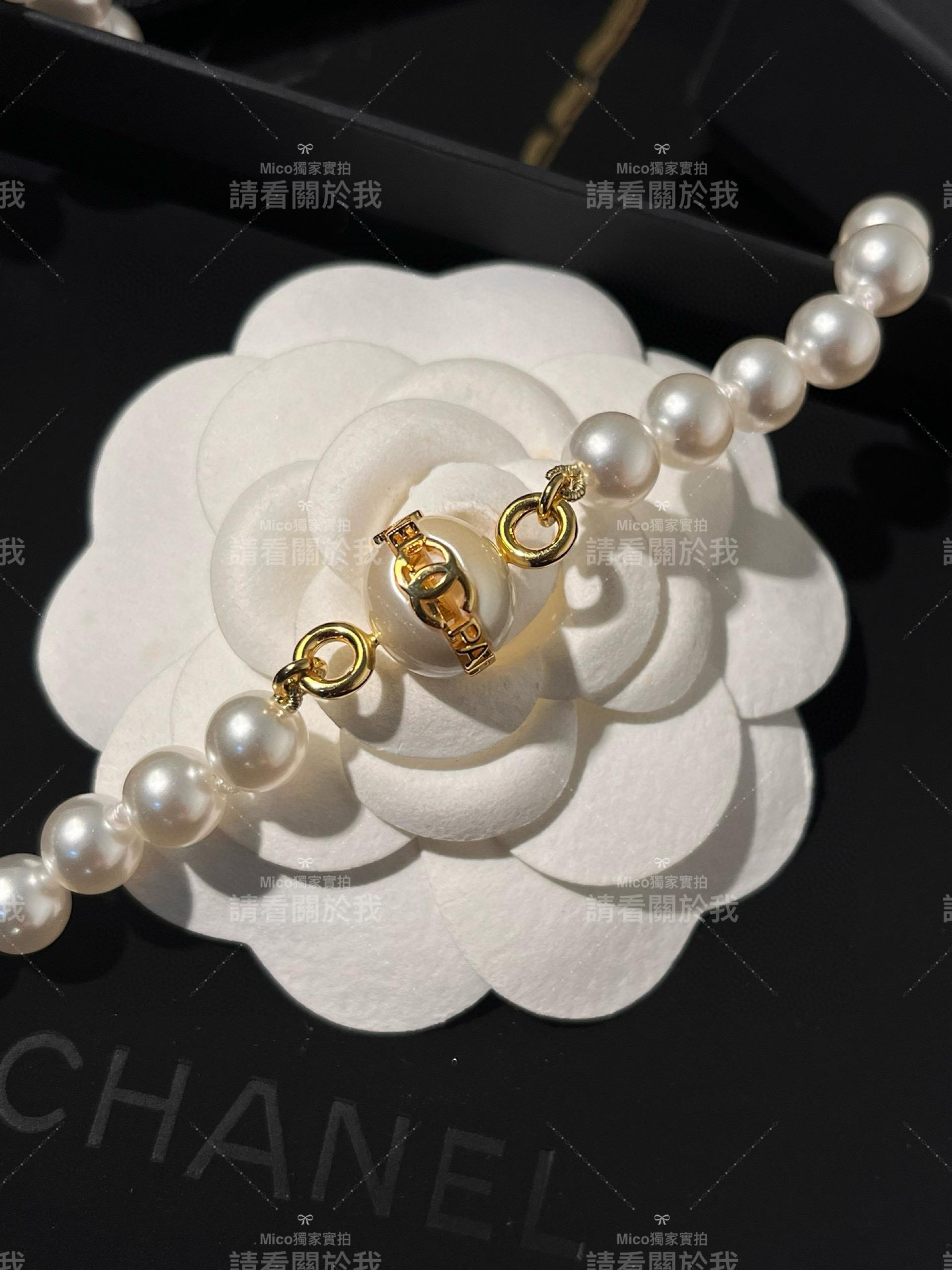 Chanel 半鏤空字母滿鑽雙C珍珠項鍊choker