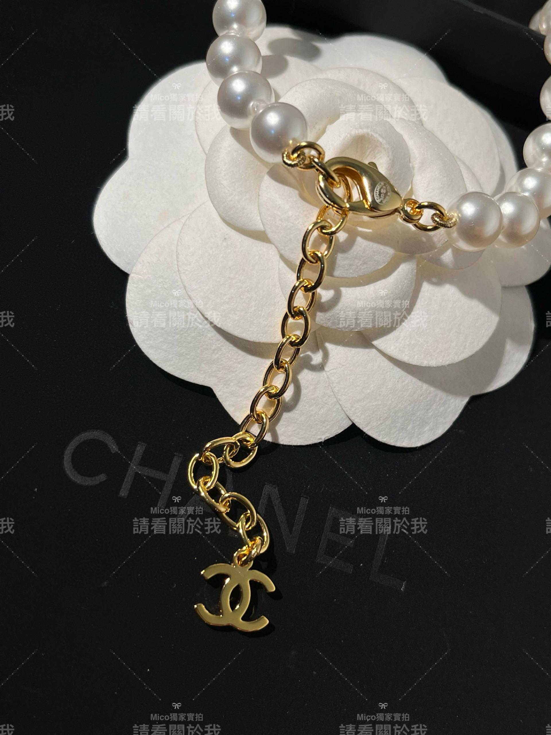 Chanel 半鏤空字母滿鑽雙C珍珠項鍊choker