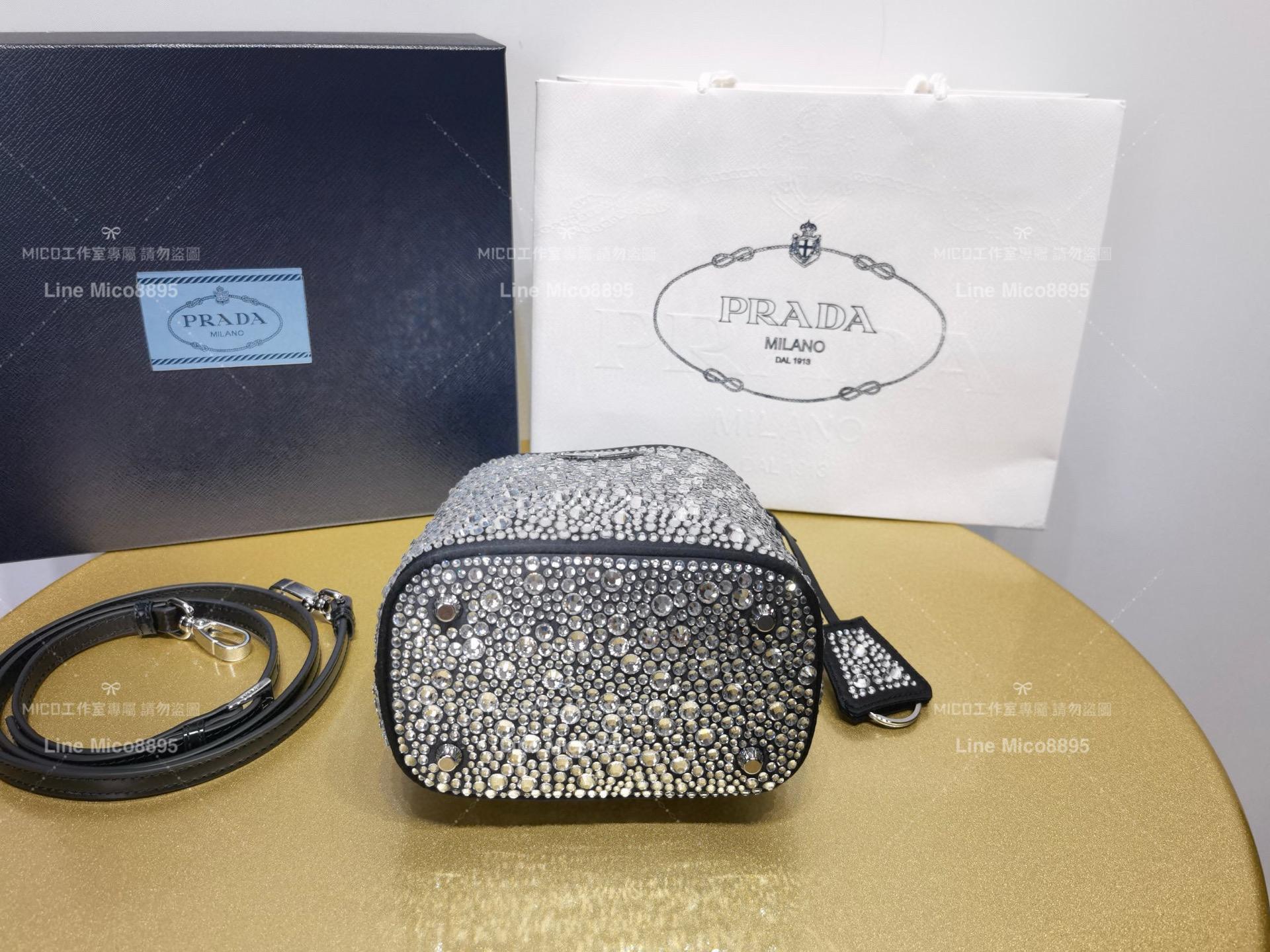 Prada 黑色 水晶裝飾緞面水桶包Panier手袋 肩背手提斜跨包 15cm 宴會必備