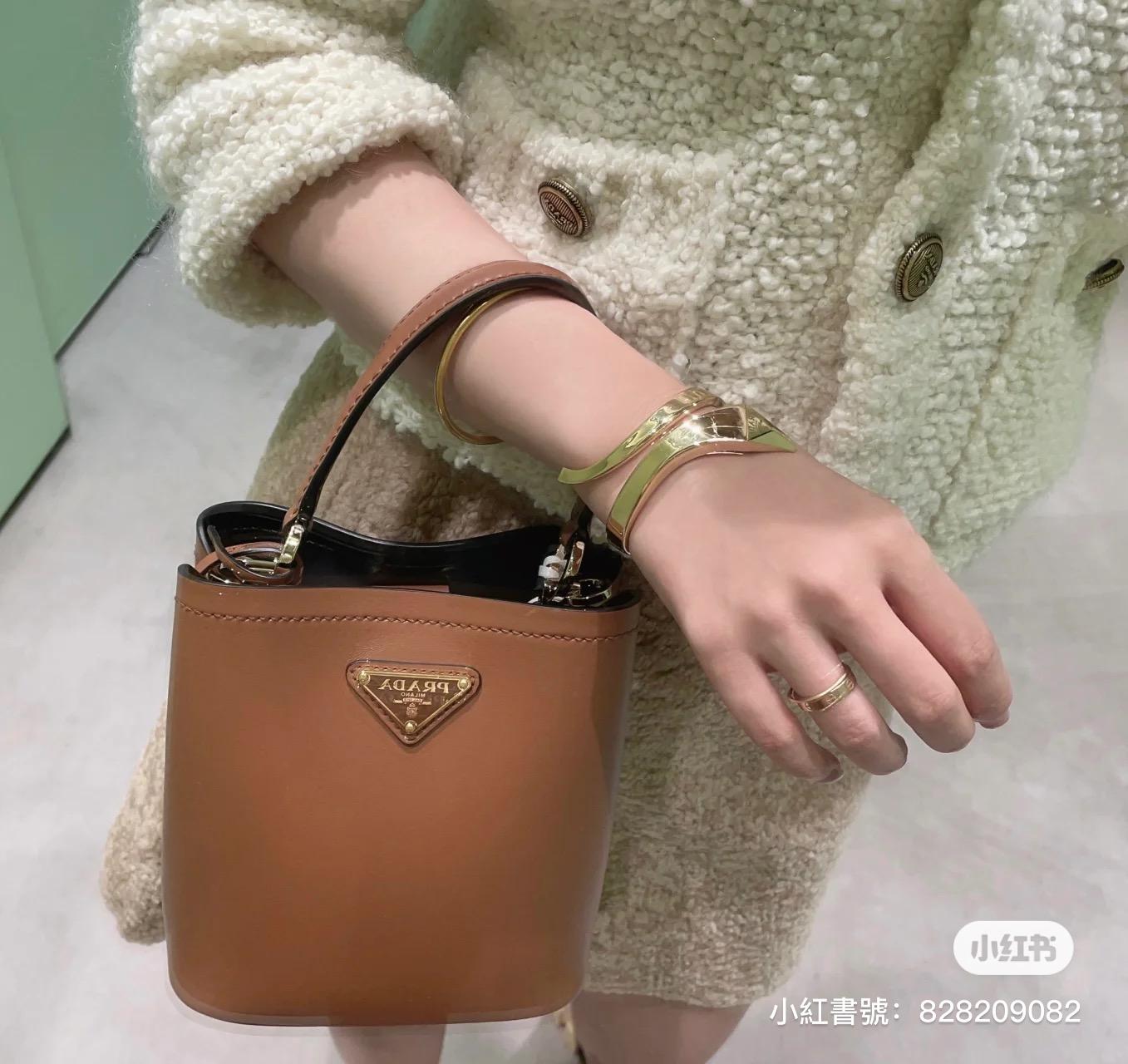 Prada 焦糖色 小牛皮皮革mini水桶包 手提包 15cm