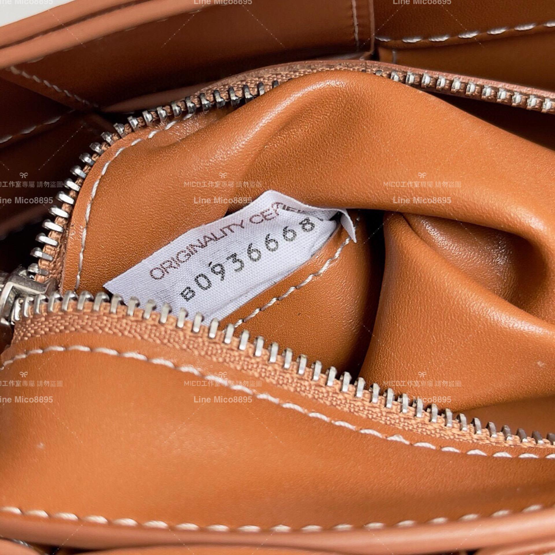 BV BOTTEGA VENETA 焦糖明線款 牛皮Cassette斜跨包 23cm