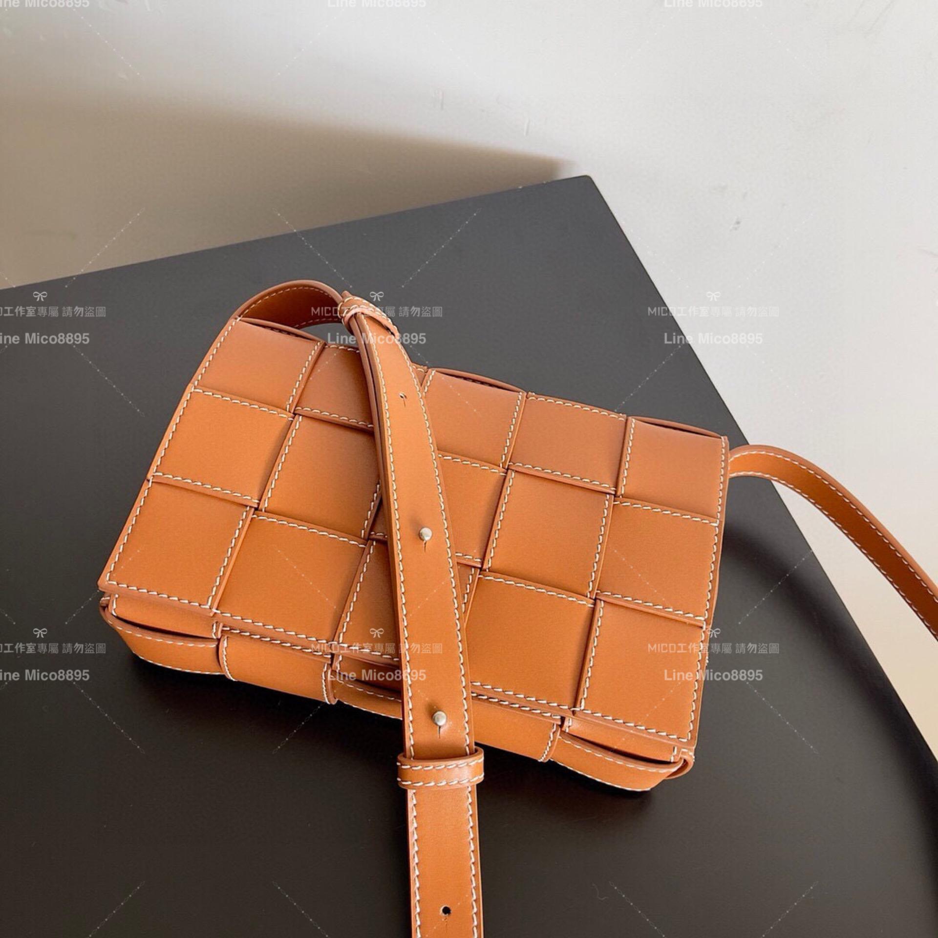 BV BOTTEGA VENETA 焦糖明線款 牛皮Cassette斜跨包 23cm