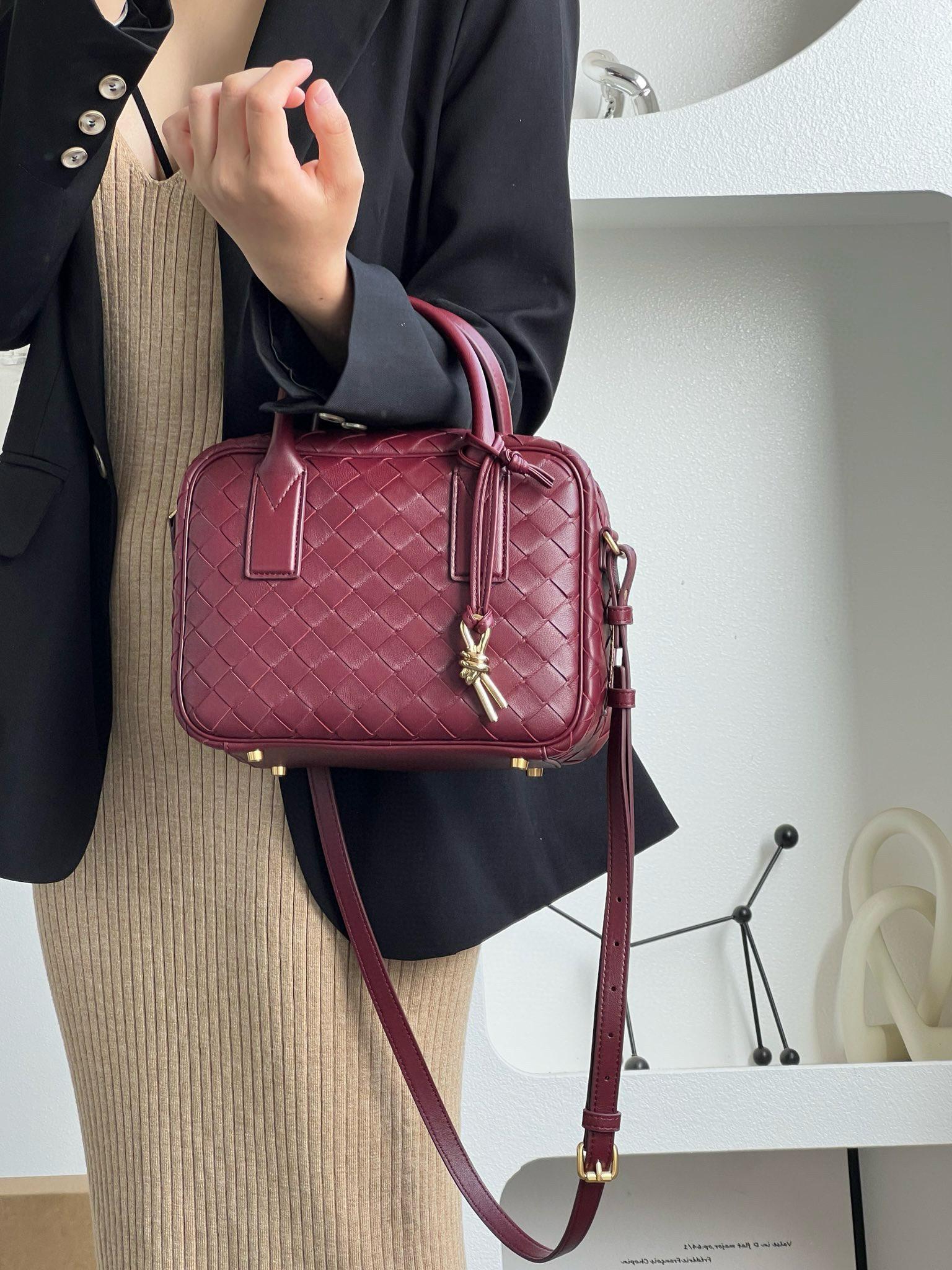 Bottega Veneta 酒紅 Small Getaway小號羊皮編織手提袋 23.5cm