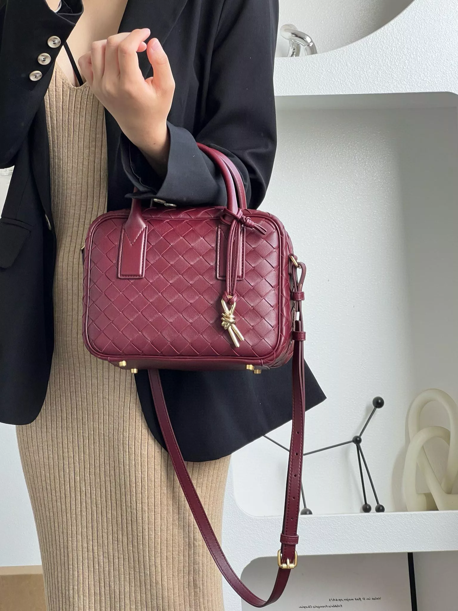 Bottega Veneta 酒紅 Small Getaway小號羊皮編織手提袋 23.5cm