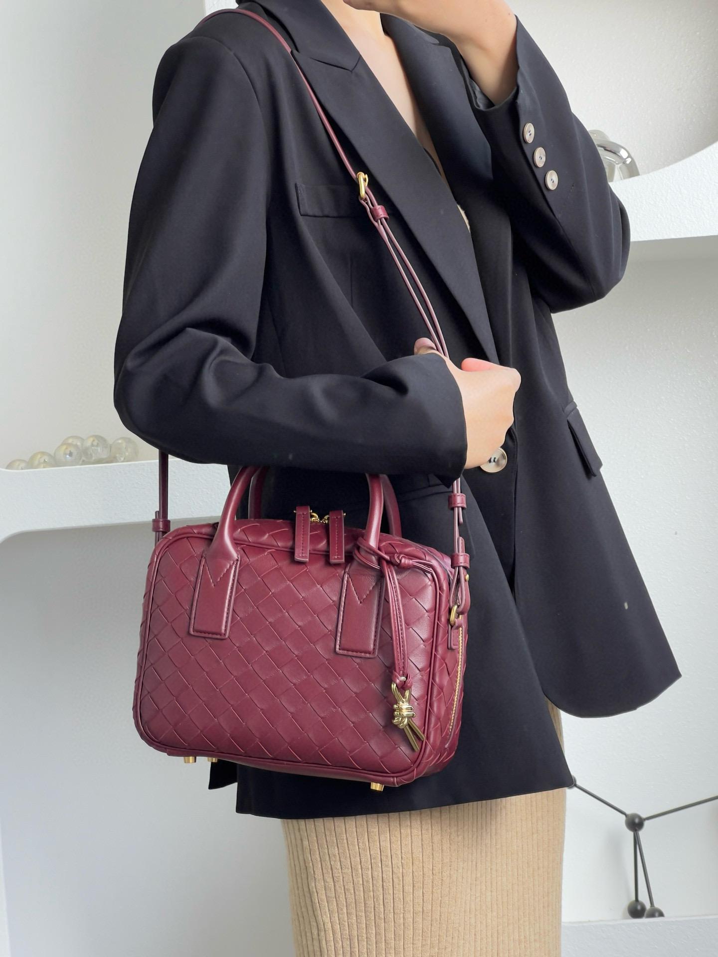 Bottega Veneta 酒紅 Small Getaway小號羊皮編織手提袋 23.5cm