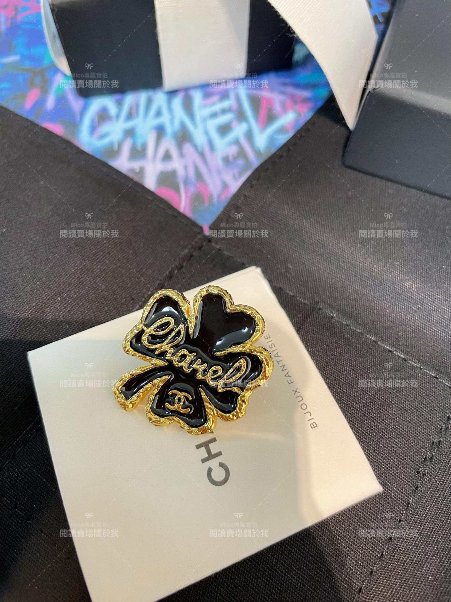 CHANEL 24早春 黑金法朗材質四葉草 幸運草胸針