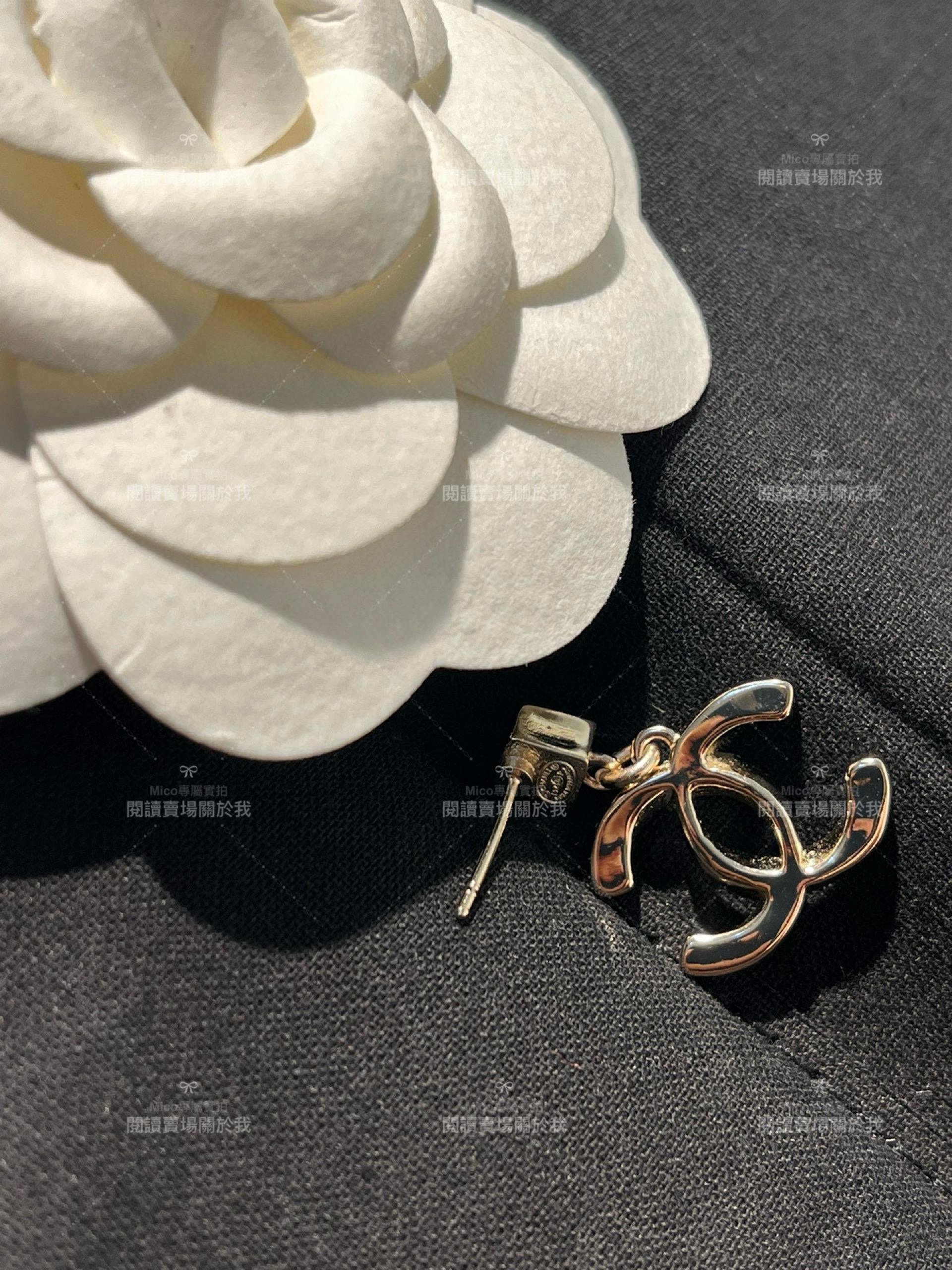 CHANEL 光面波紋金屬 拼鑽雙方鑽耳環