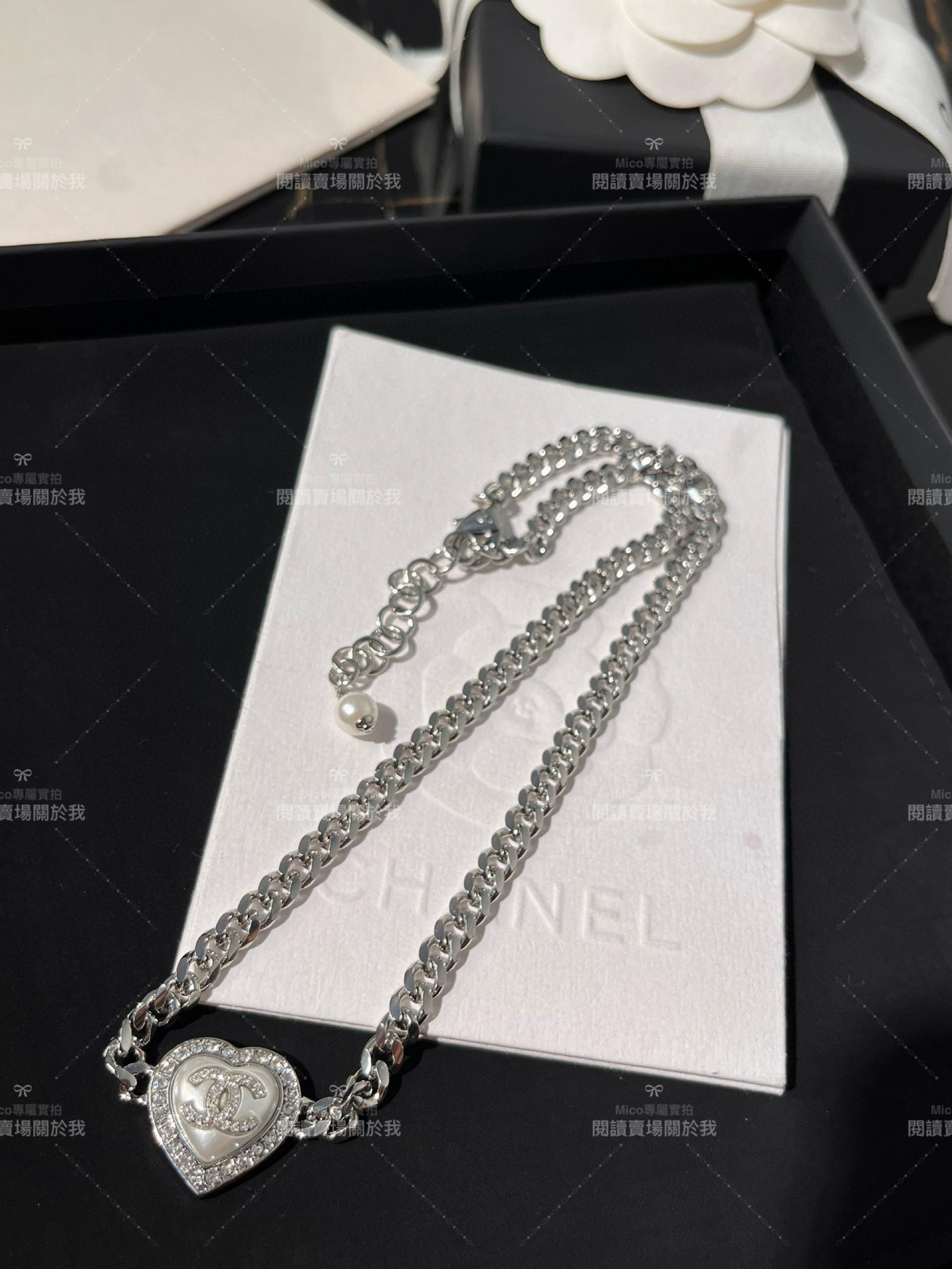 chanel 百搭款 銀色雙C滿鑽立體珠光愛心項鍊choker 頸鏈