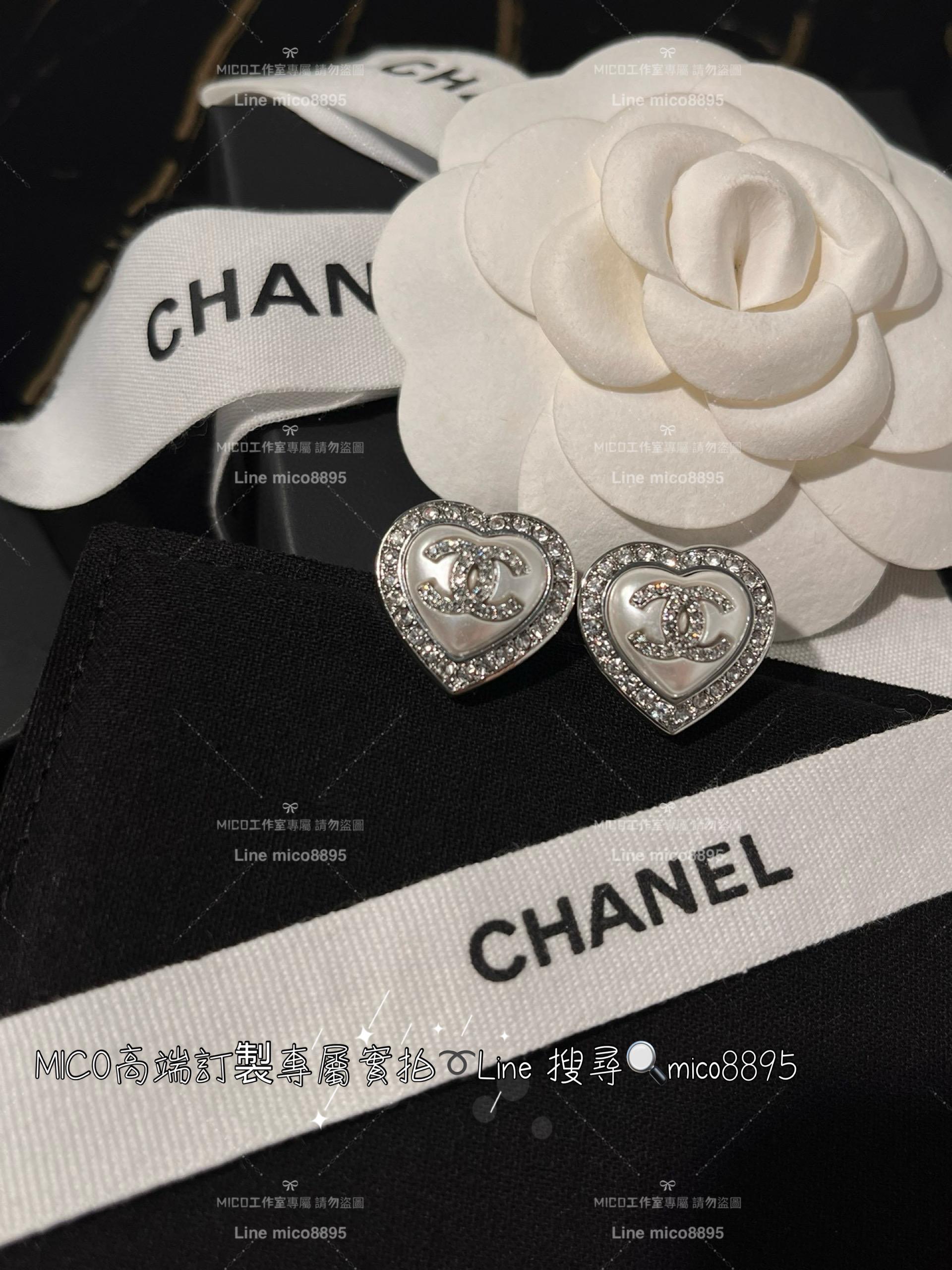 chanel 百搭款 銀色雙C滿鑽立體珠光愛心耳釘 手工鑲嵌cc水晶石