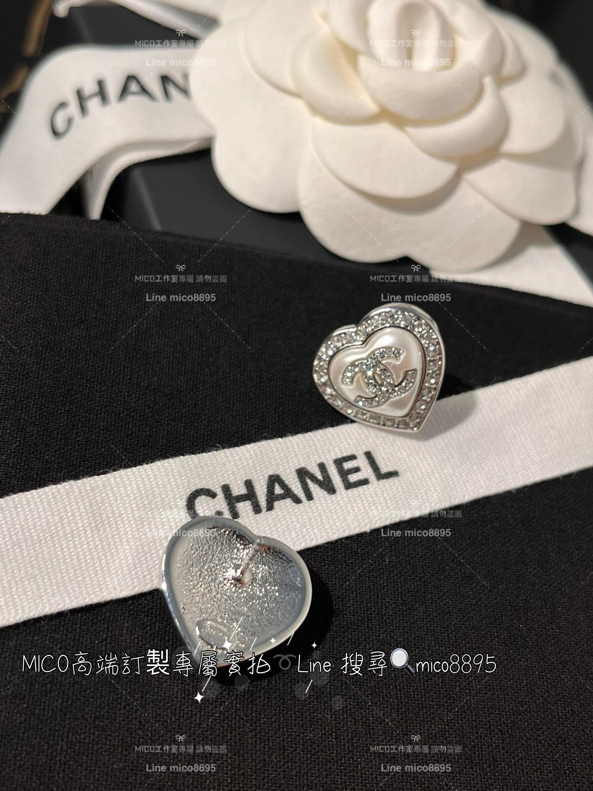 chanel 百搭款 銀色雙C滿鑽立體珠光愛心耳釘 手工鑲嵌cc水晶石