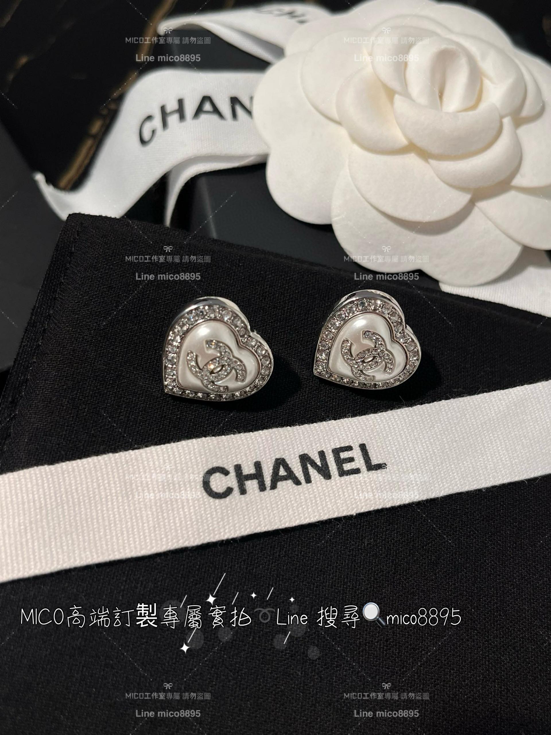 chanel 百搭款 銀色雙C滿鑽立體珠光愛心耳釘 手工鑲嵌cc水晶石