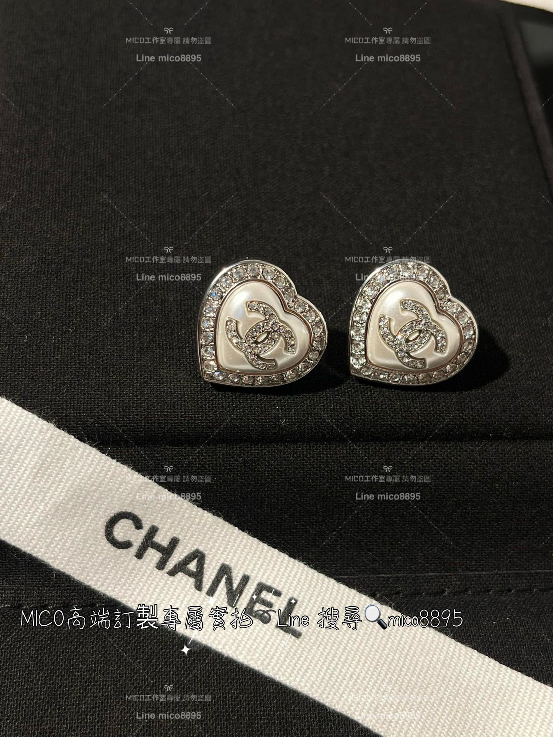 chanel 百搭款 銀色雙C滿鑽立體珠光愛心耳釘 手工鑲嵌cc水晶石