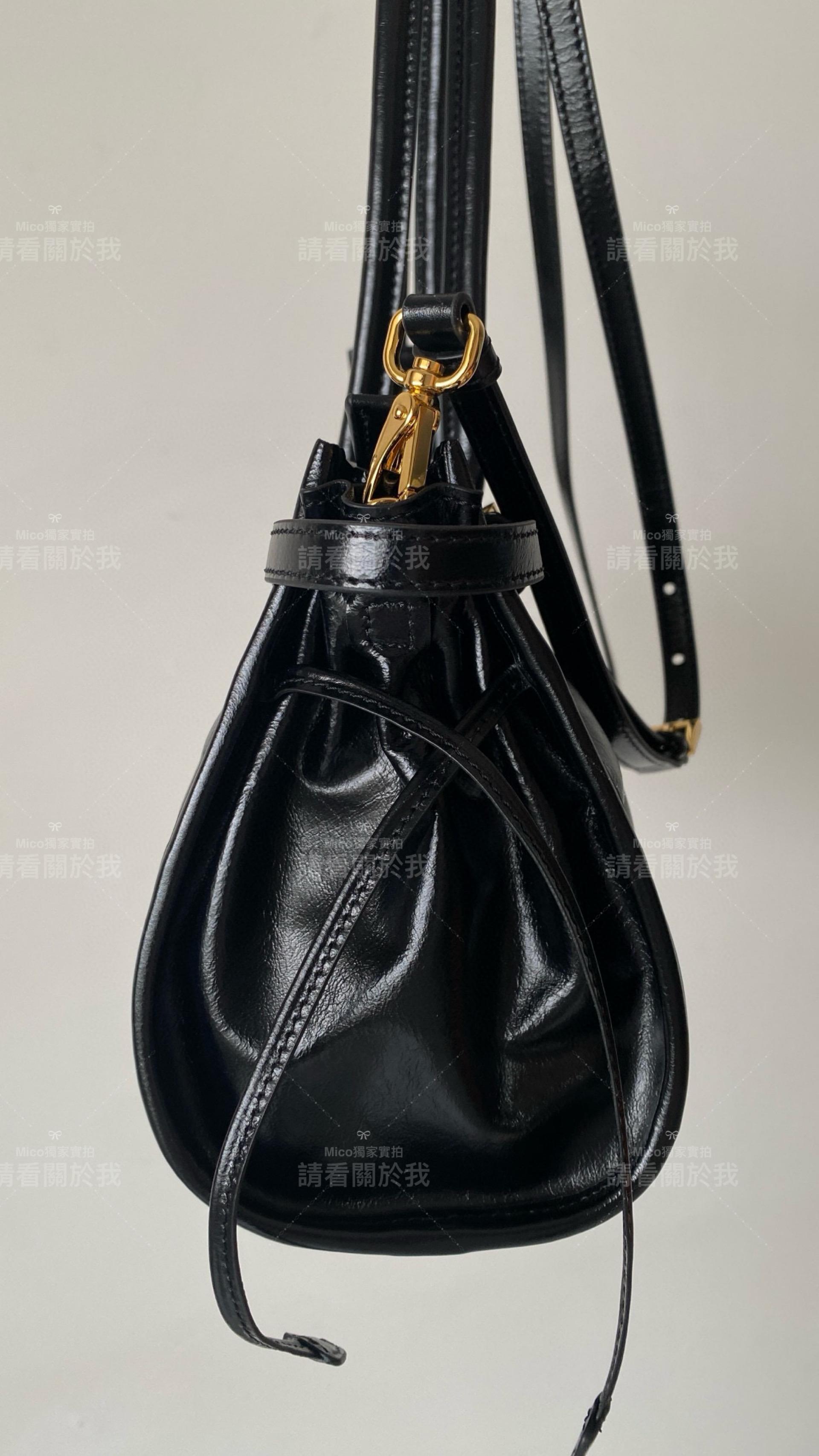 PRADA 普拉達 長柄款 Lux soft Bag 黑色油蠟皮革 小號尺寸：32*15.5*12 上班族推薦款