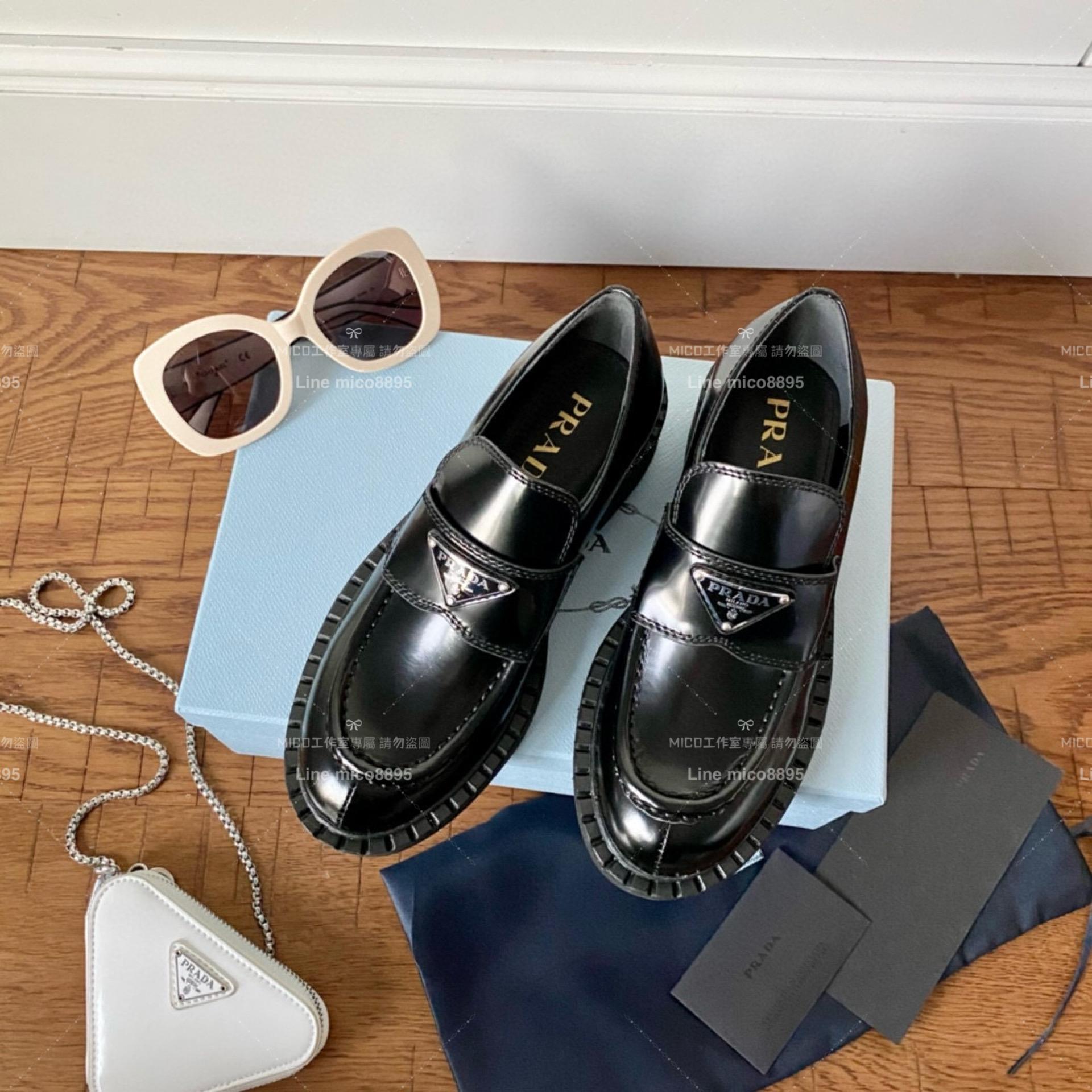 【Prada】復古英倫風格 銀色三角金屬標厚底復古樂福鞋 5cm 35-39(可訂製40)