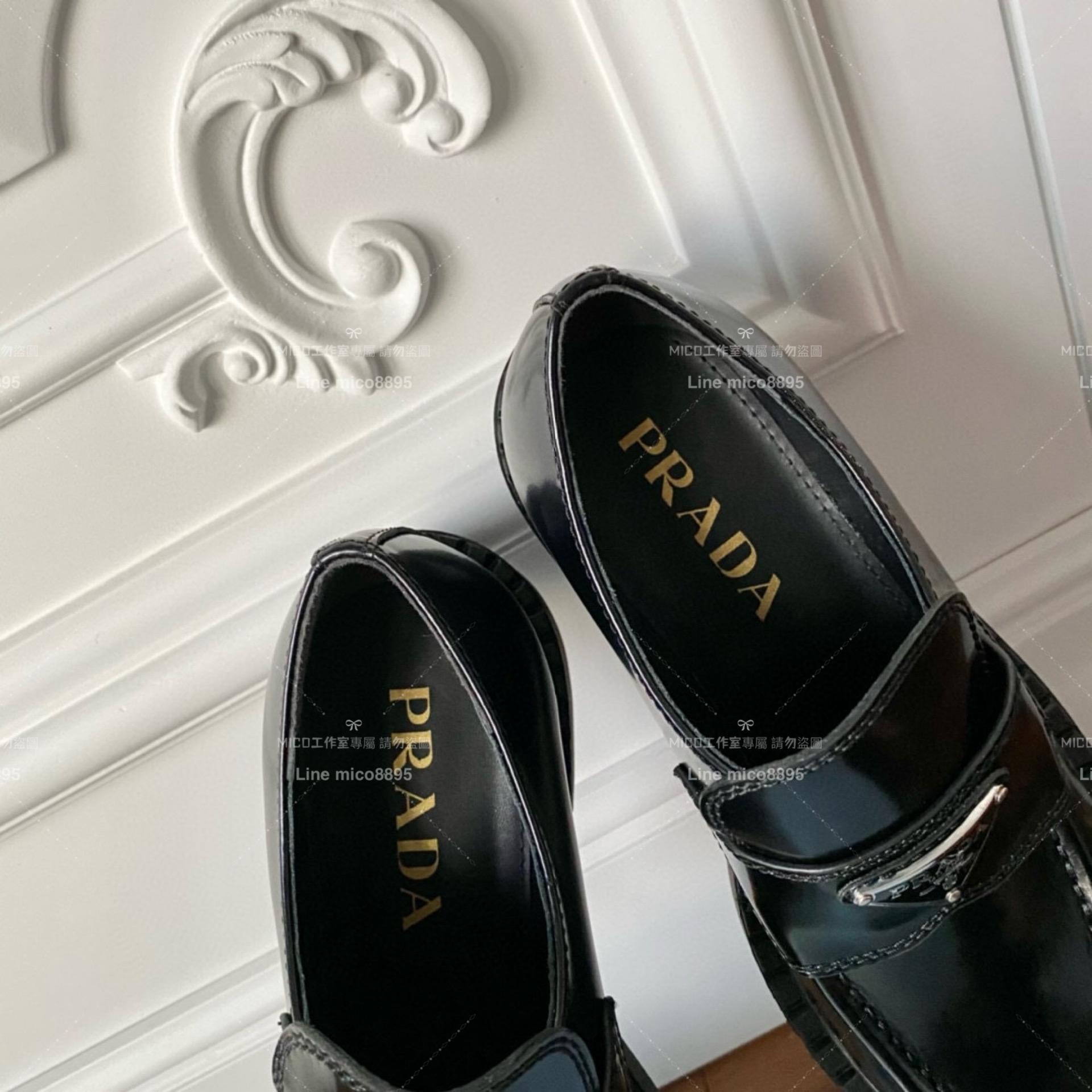 【Prada】復古英倫風格 銀色三角金屬標厚底復古樂福鞋 5cm 35-39(可訂製40)