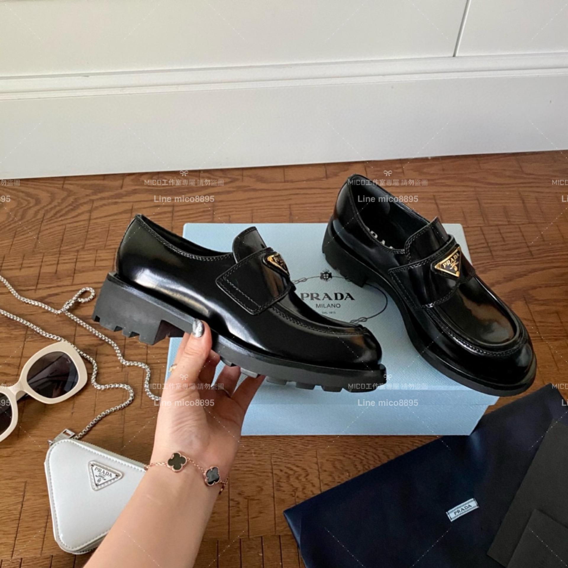 【Prada】復古英倫風格 金色三角金屬標厚底復古樂福鞋 5cm 35-39(可訂製40)