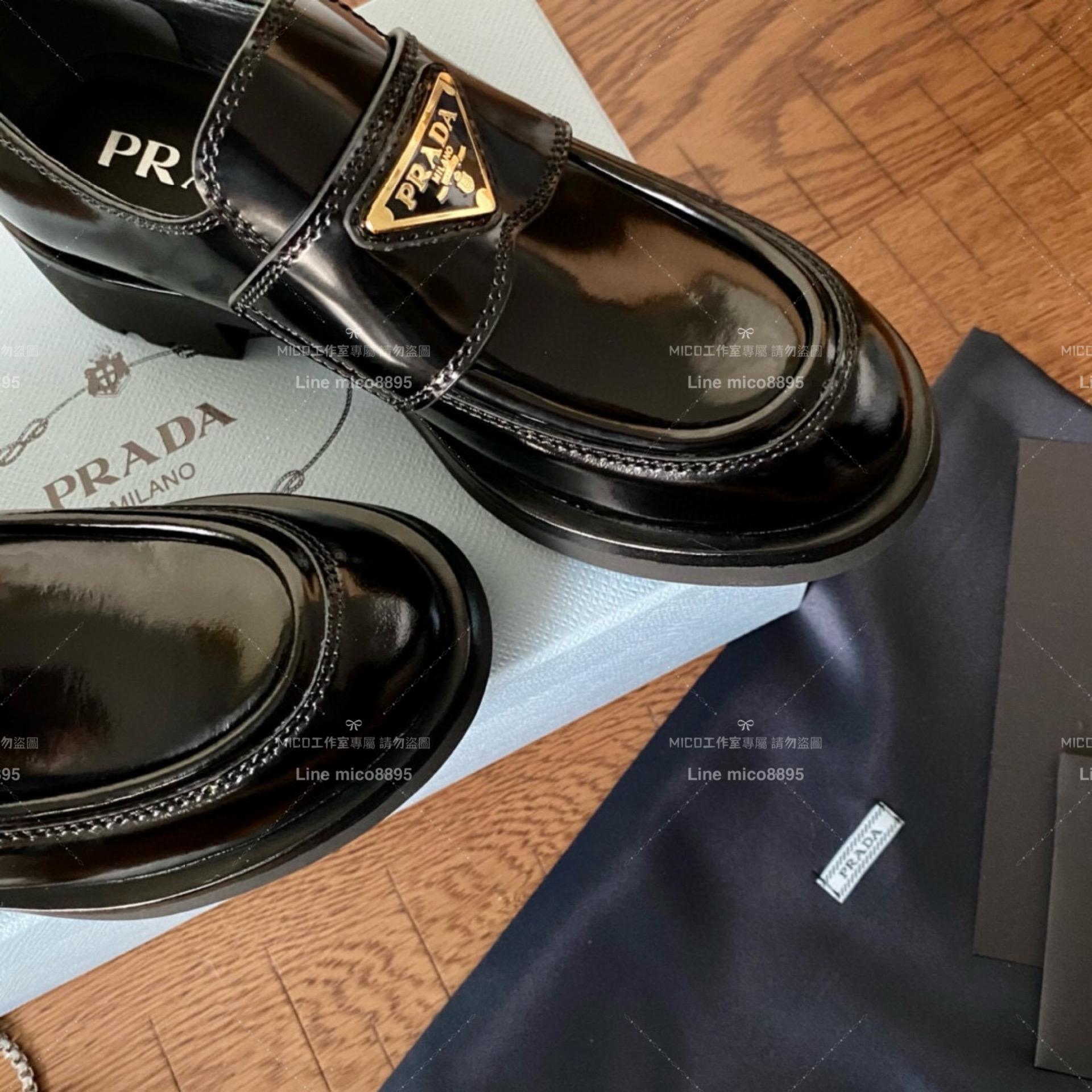 【Prada】復古英倫風格 金色三角金屬標厚底復古樂福鞋 5cm 35-39(可訂製40)