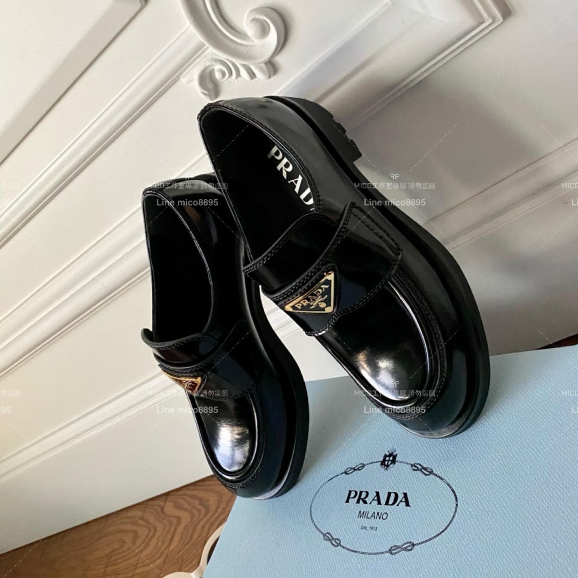 【Prada】復古英倫風格 金色三角金屬標厚底復古樂福鞋 5cm 35-39(可訂製40)