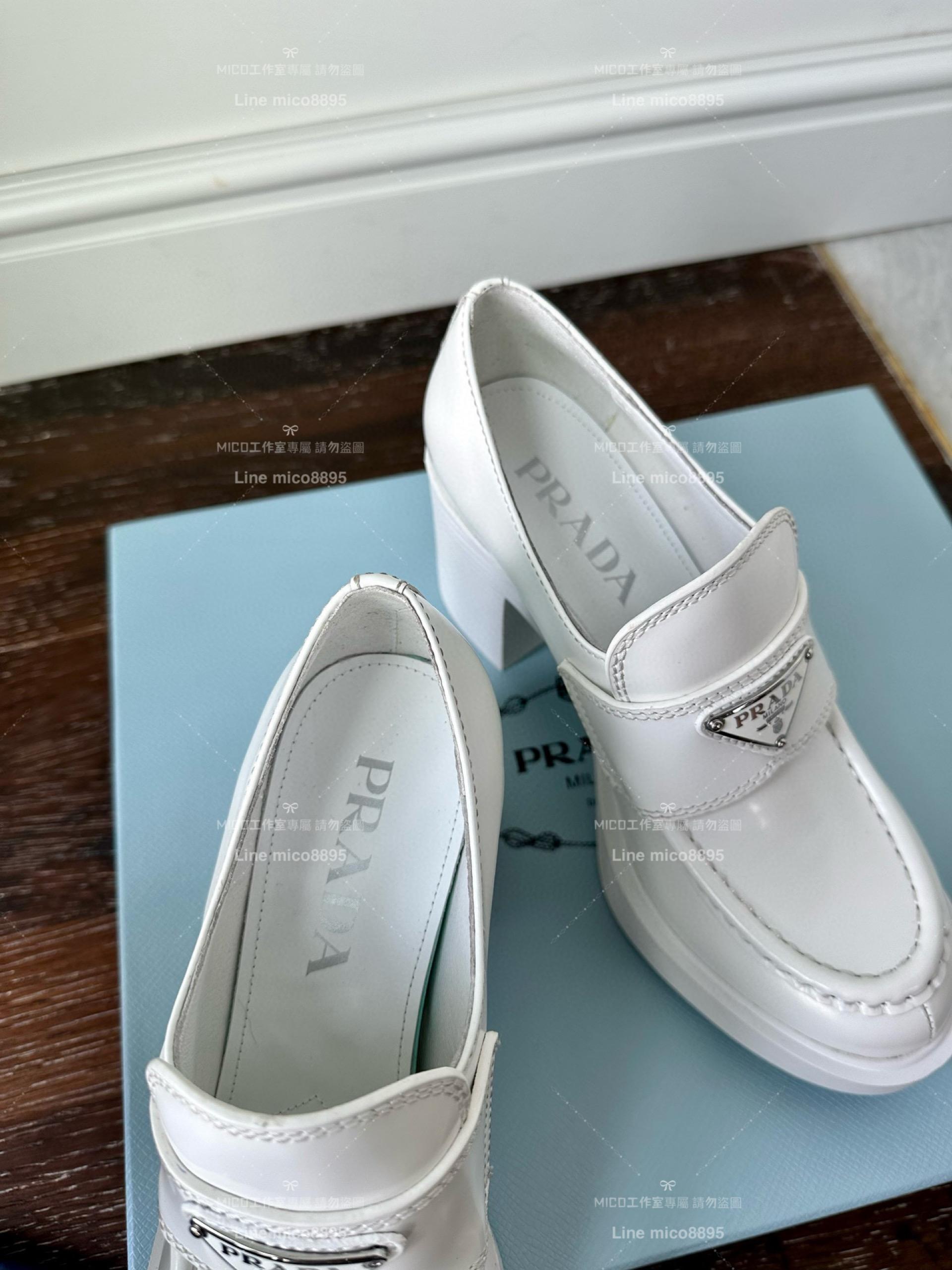 【Prada】復古英倫風格 倒三角厚底復古樂福鞋 白色高跟三角標 8.5cm 35-39(可訂製40)