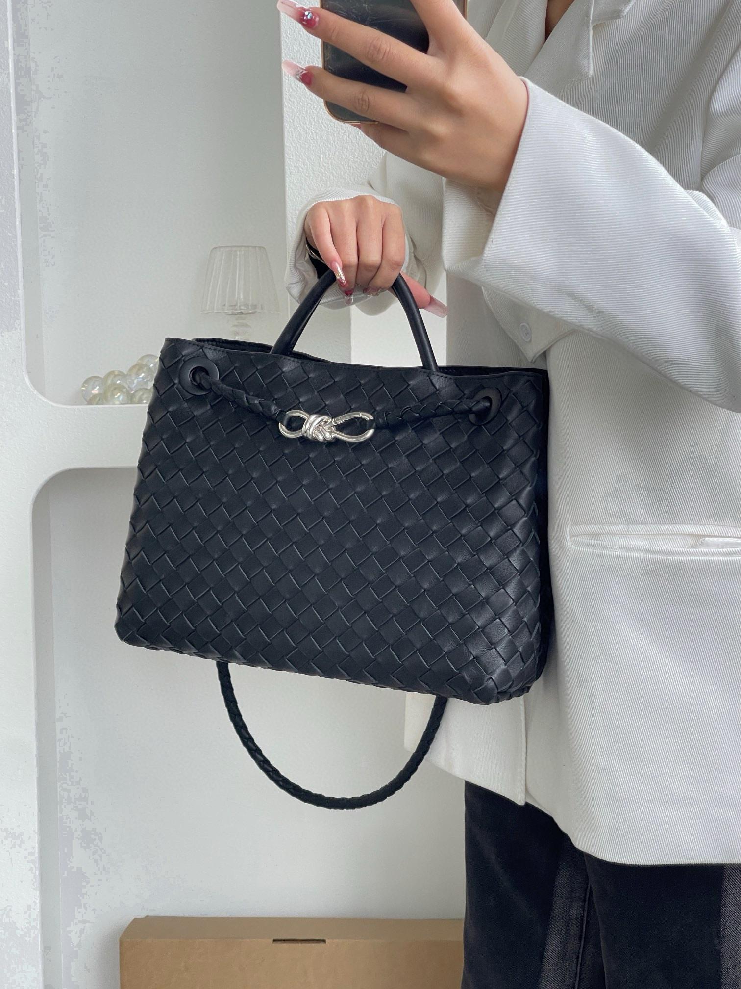 BOTTEGA VENETA 黑色銀釦 BV 編織小羊皮中號Andiamo手提包/肩背包 老錢風穿搭 32.5cm