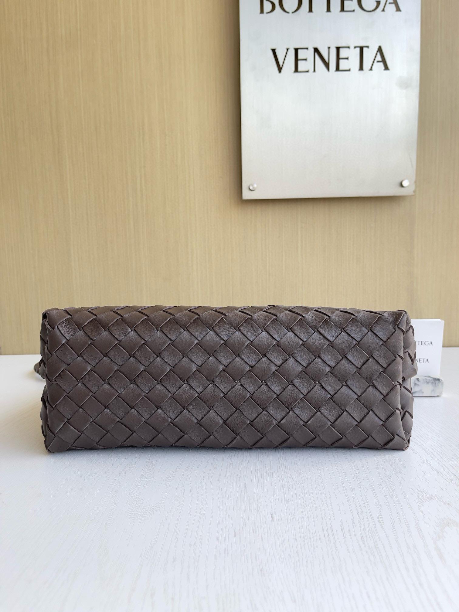 BOTTEGA VENETA BV 糖果棕 編織小羊皮中號Andiamo手提包/肩背包 老錢風穿搭 32.5cm