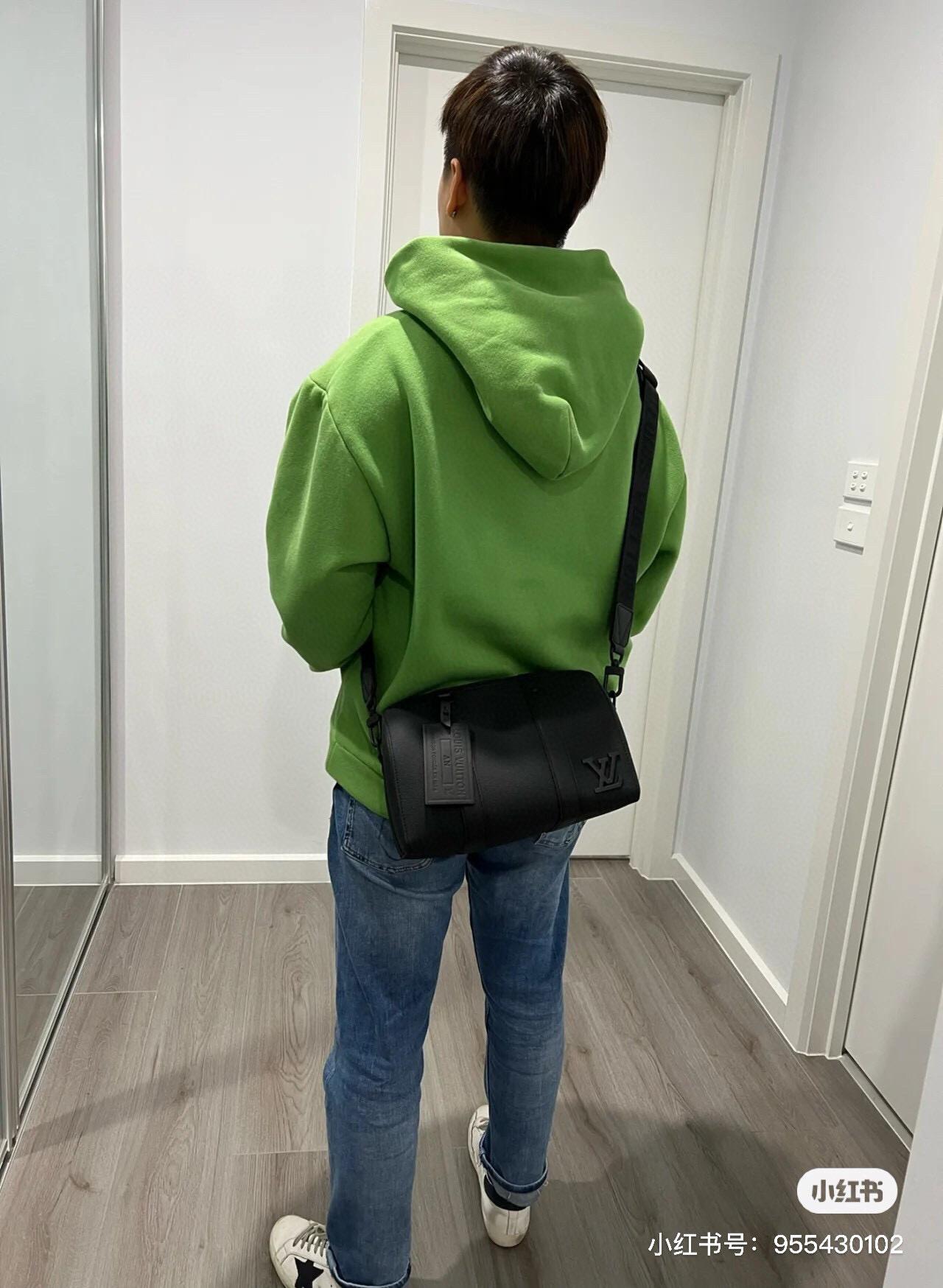 LV  M59255 City Keepall 枕頭包/圓筒包/男士肩背包 27cm