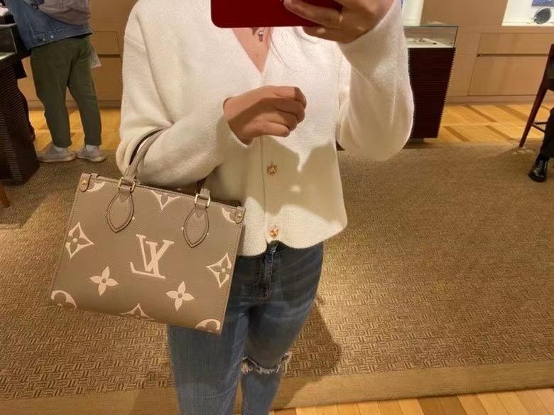 LV 路易威登｜ 絲印款 M45779大象灰印花 Onthego小號Tote包 25cm 經典Sac Plat手袋 手提肩背包