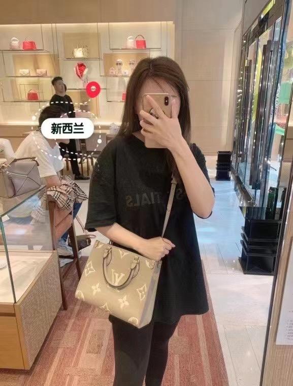 LV 路易威登｜ 絲印款 M45779大象灰印花 Onthego小號Tote包 25cm 經典Sac Plat手袋 手提肩背包