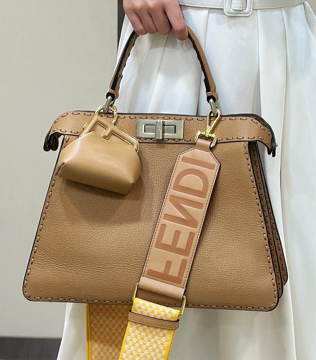 FENDI 經典Peekaboo手袋 餅乾色 中號 手工外縫小牛皮 躲貓貓包 風琴包 33cm