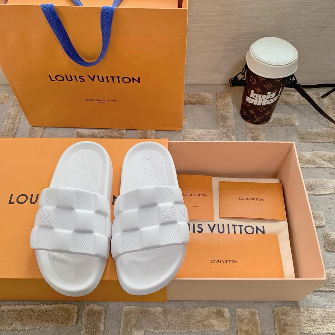 LV  Louis Vuitton ｜情侶款 🧑‍🤝‍🧑 Waterfront系列 純白色 3D壓花logo沙灘拖鞋 36-45