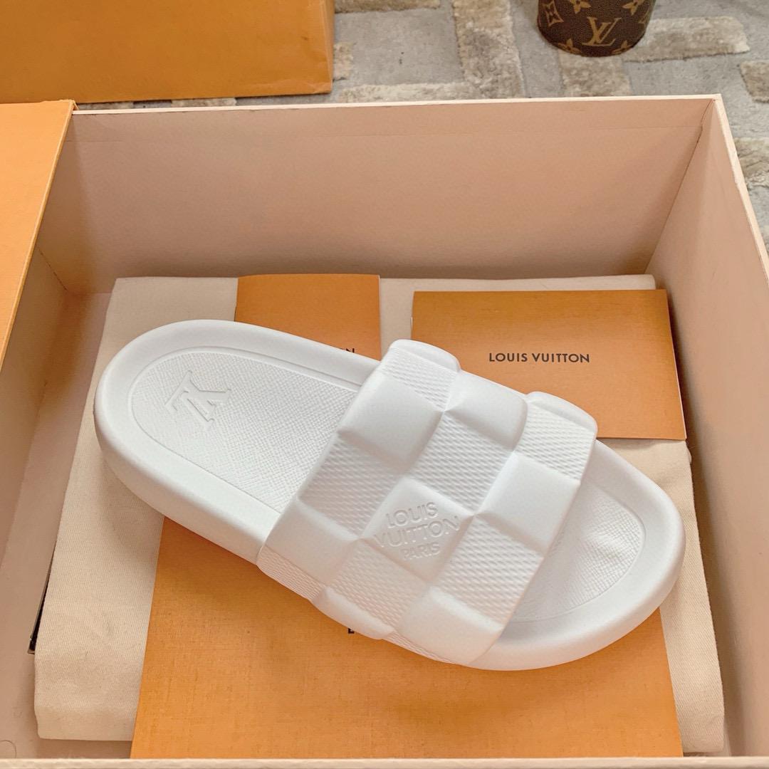 LV  Louis Vuitton ｜情侶款 🧑‍🤝‍🧑 Waterfront系列 純白色 3D壓花logo沙灘拖鞋 36-45