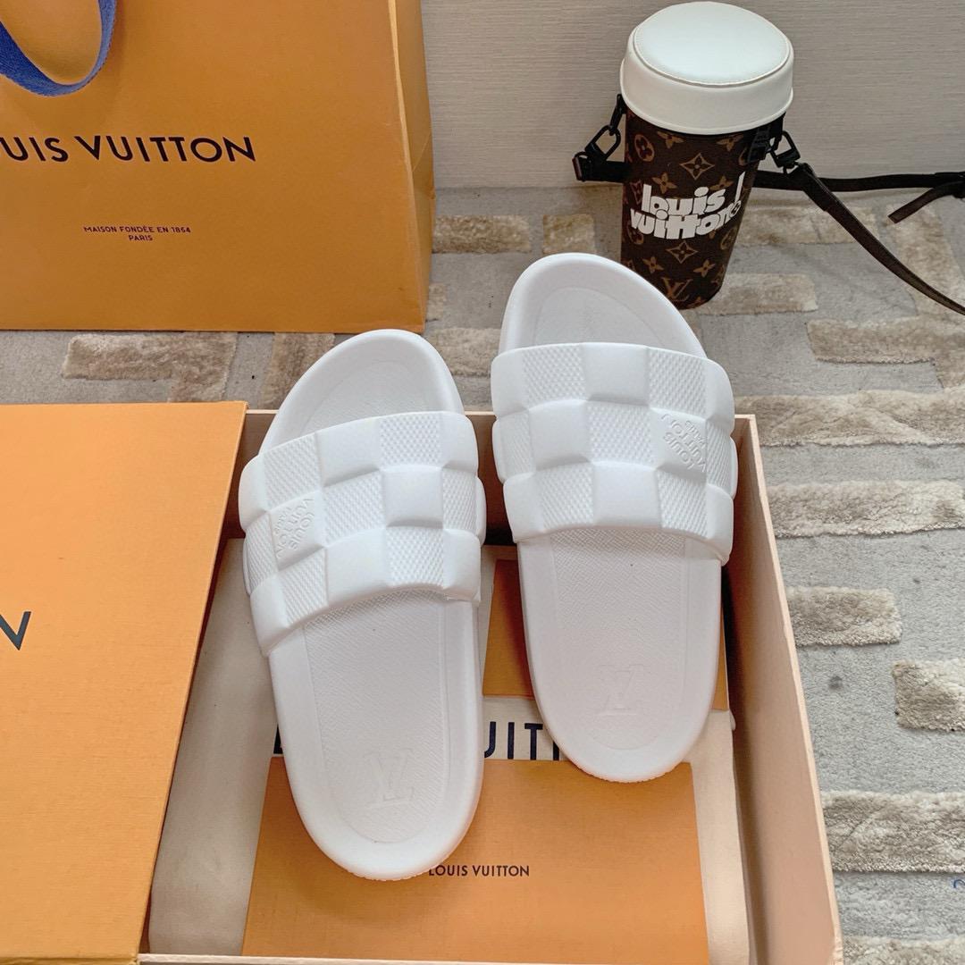 LV  Louis Vuitton ｜情侶款 🧑‍🤝‍🧑 Waterfront系列 純白色 3D壓花logo沙灘拖鞋 36-45